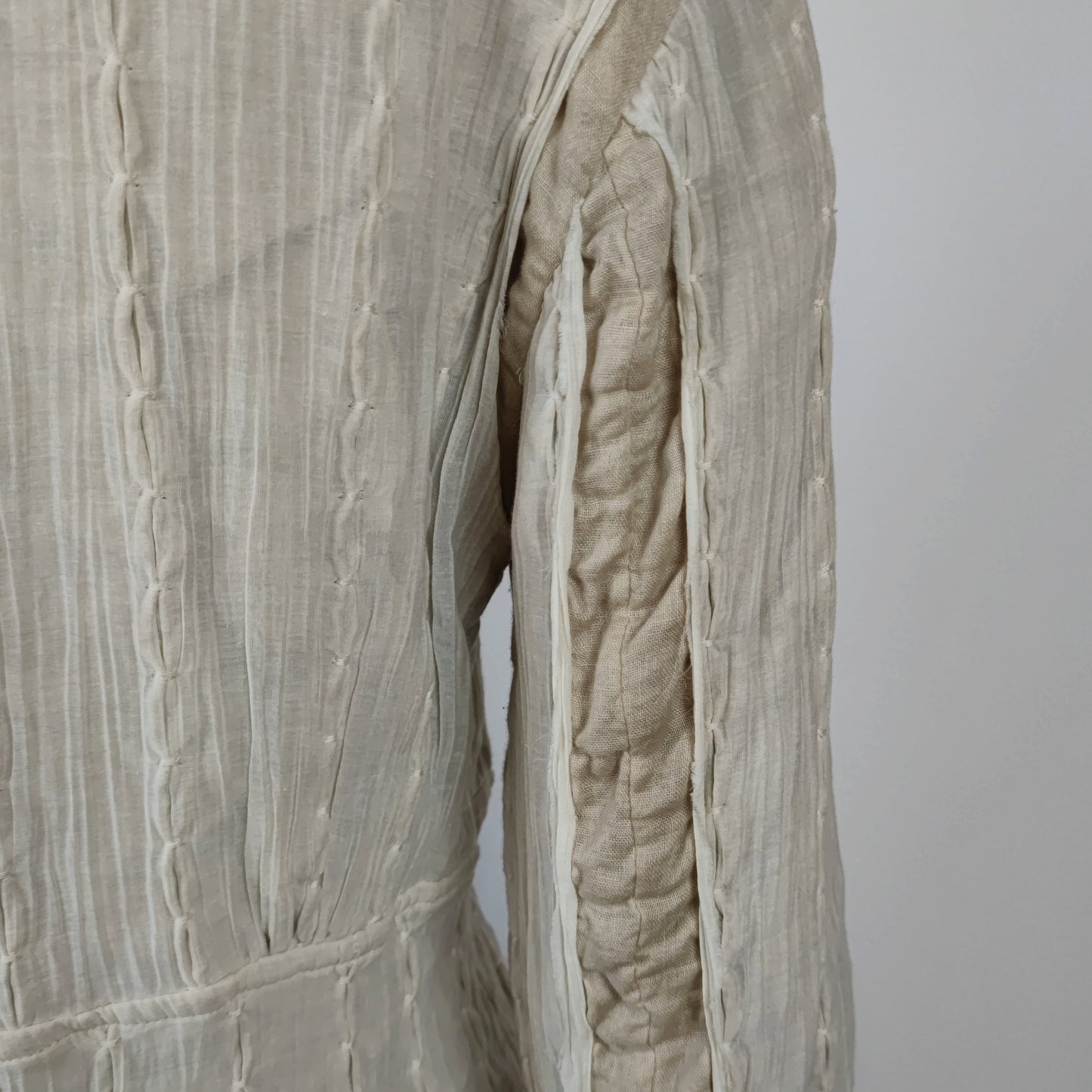 Giacca Issey Miyake color sabbia