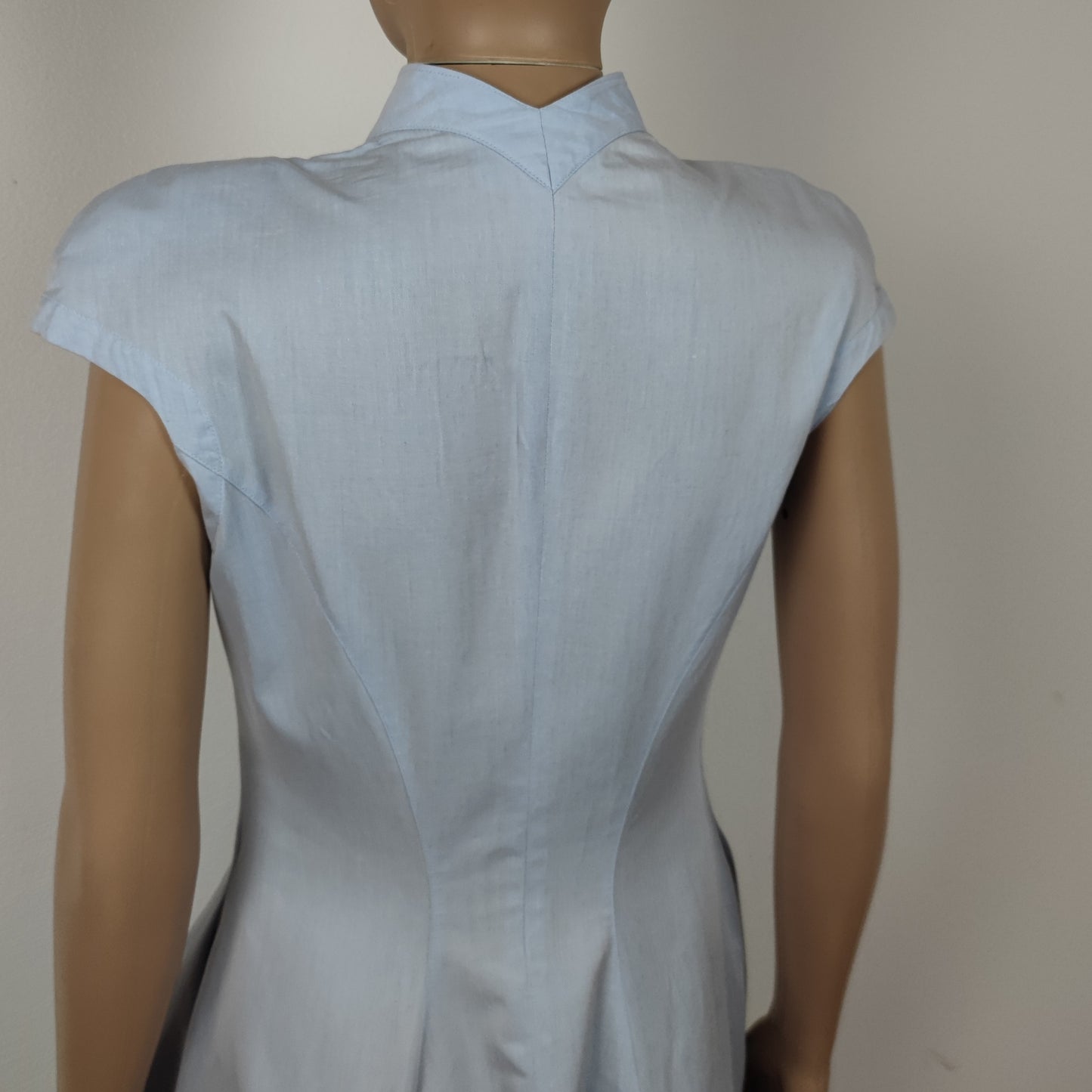 Abito azzurro Thierry Mugler con scollo a cuore