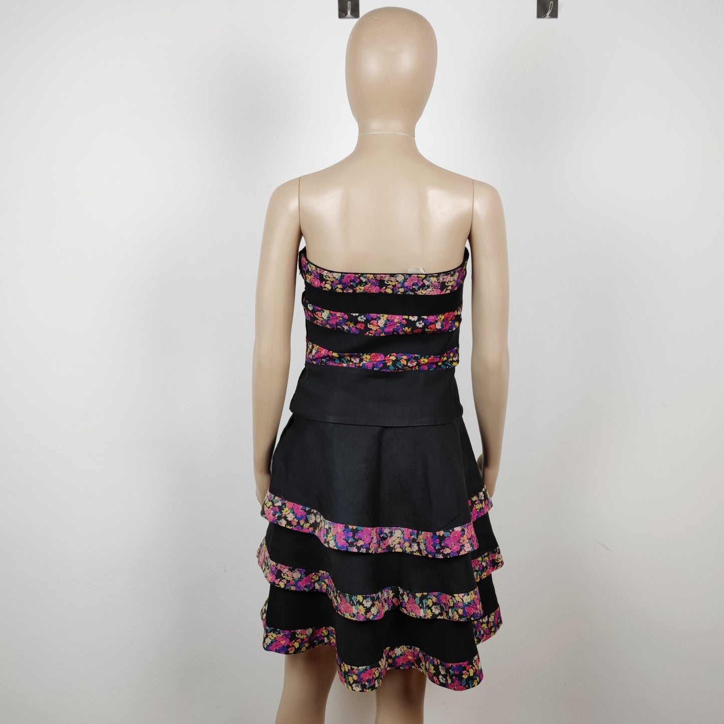 Completo Valentino boutique in lino con inserti a fiori