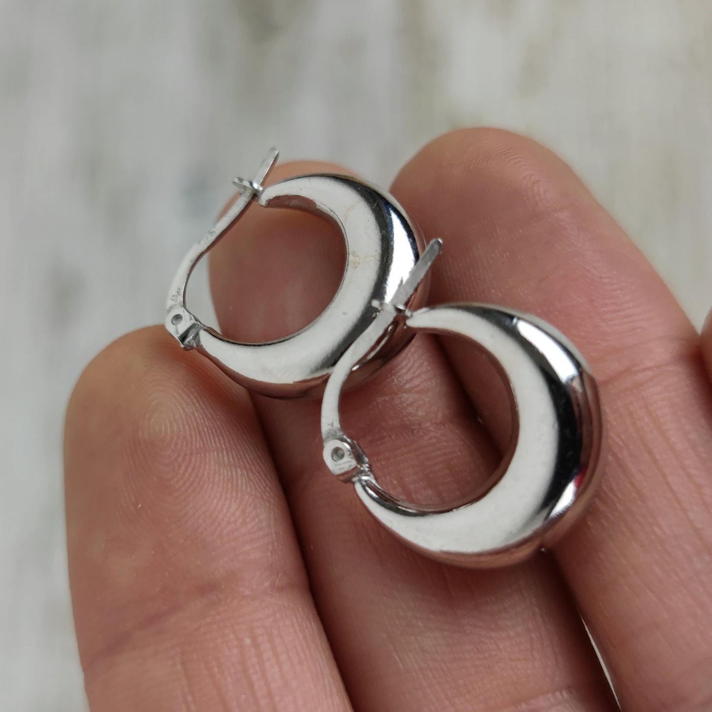 GIULIA SILVER Orecchini a cerchio bombati lisci argento 925