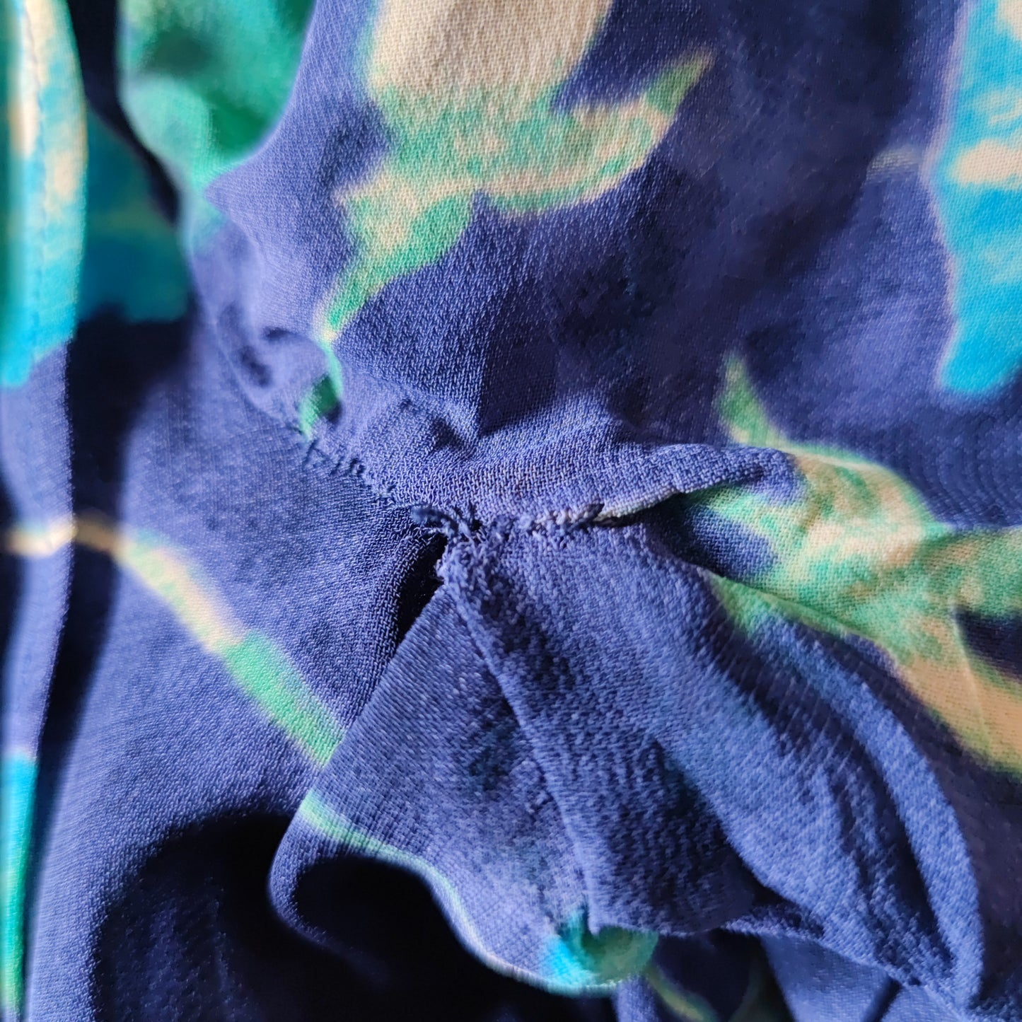 Abito in viscosa blu con fiori azzurri