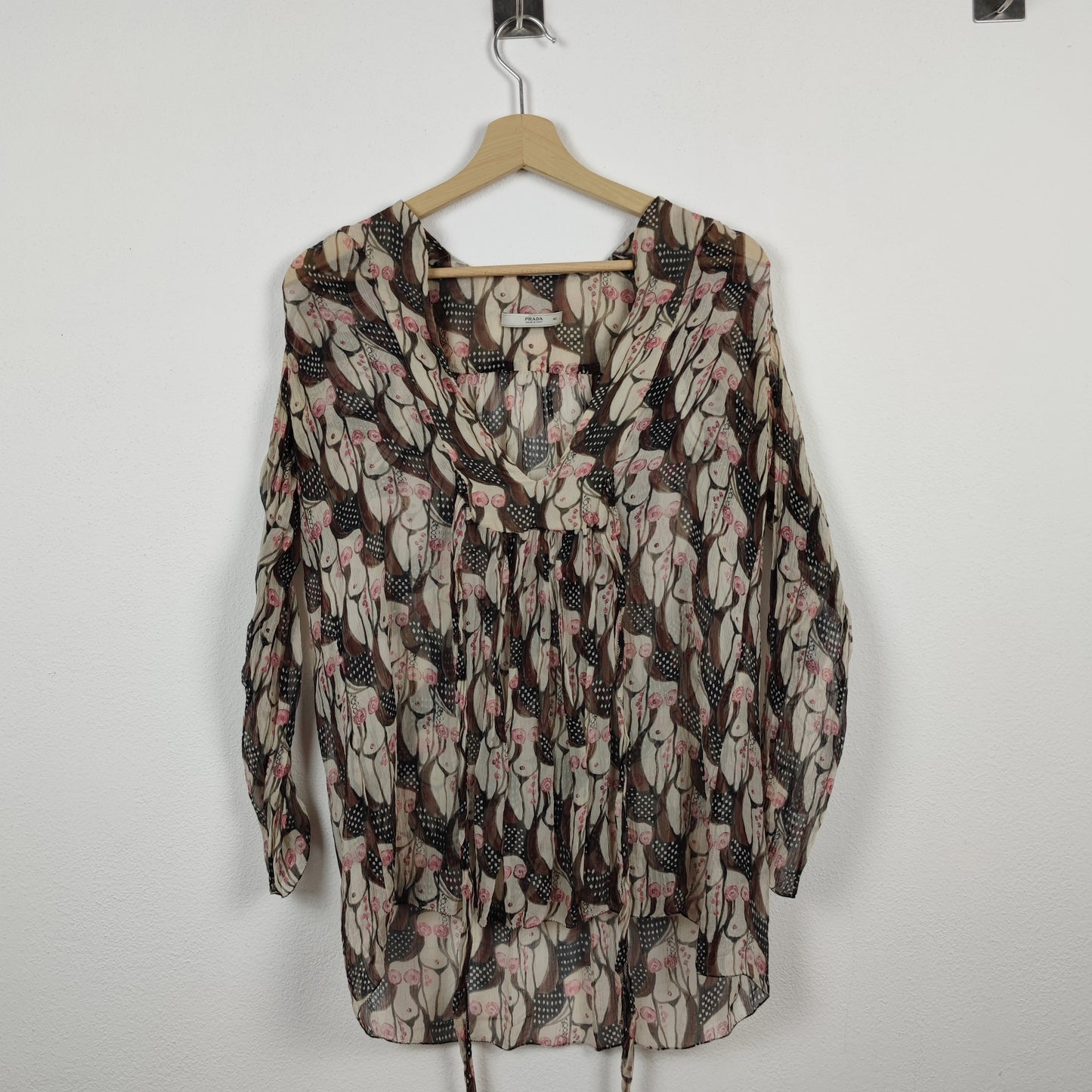 blusa Prada da collezione - naked women