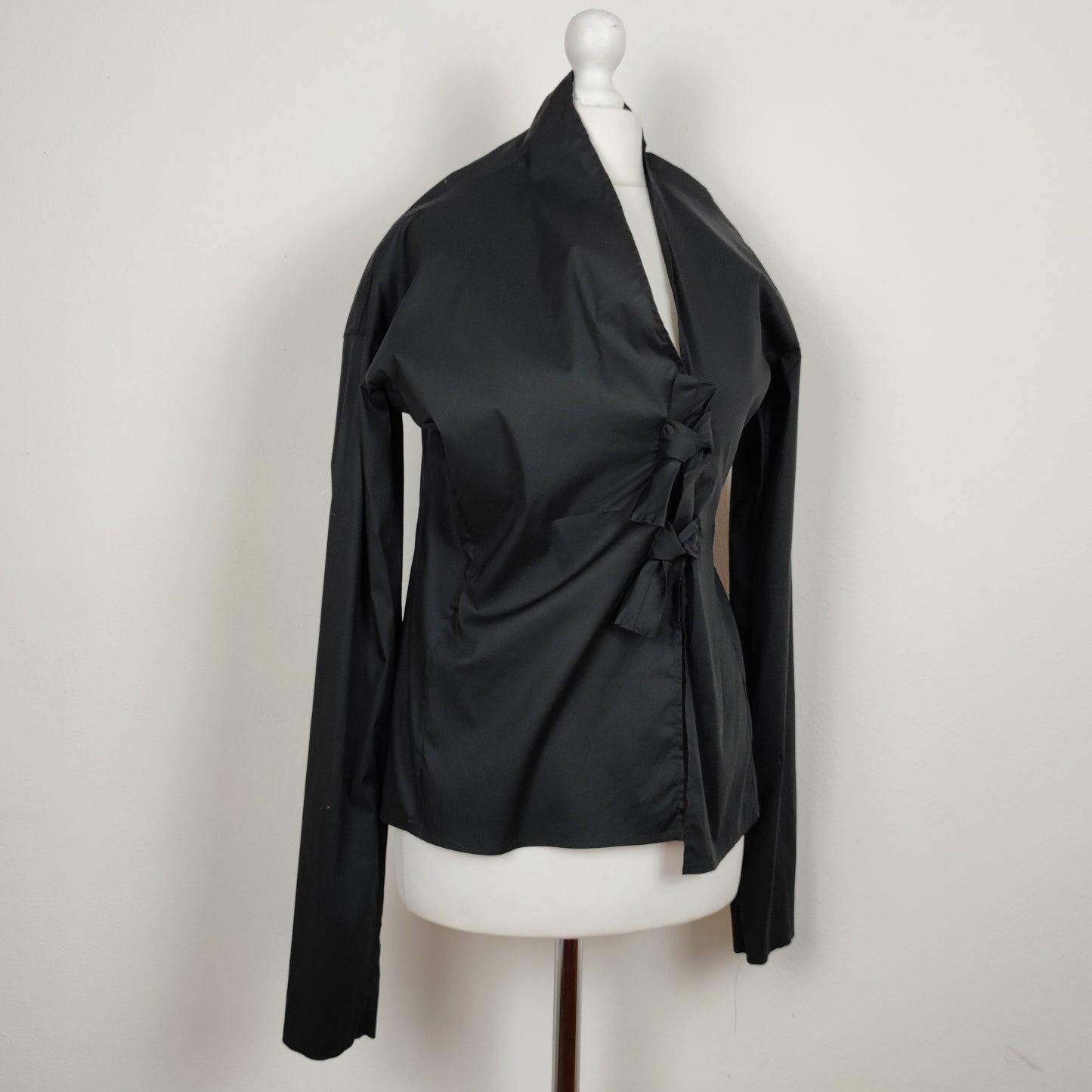 camicia Romeo Gigli nera con fiocchi