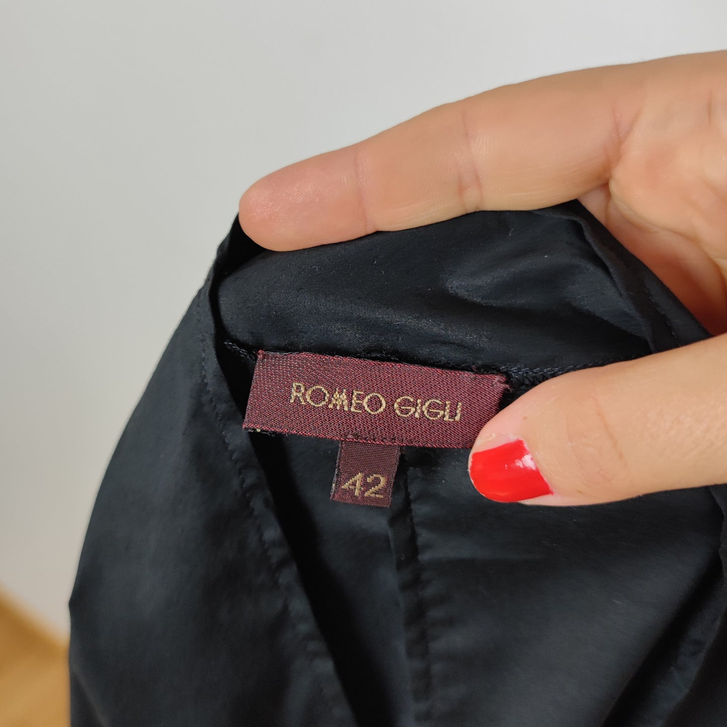 camicia Romeo Gigli nera con fiocchi