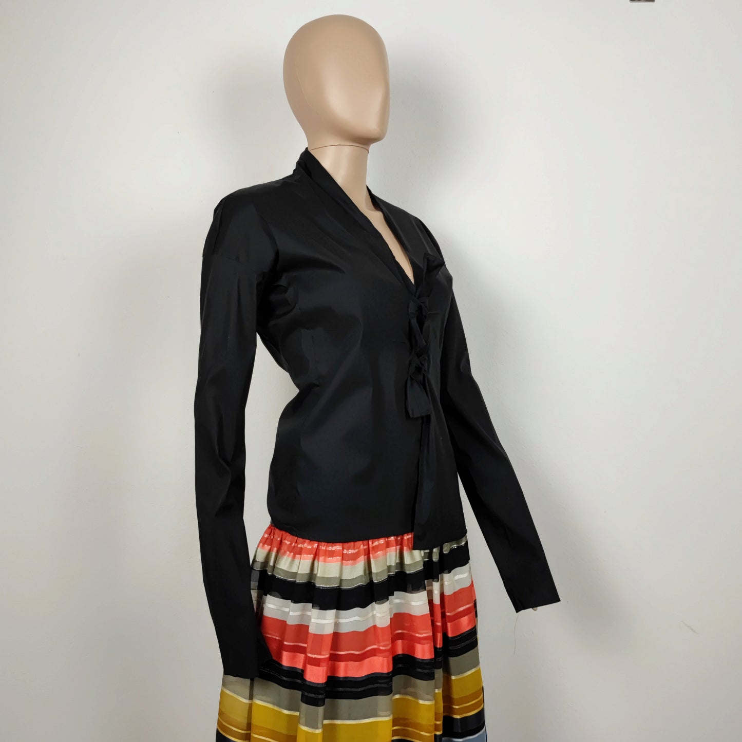 camicia Romeo Gigli nera con fiocchi