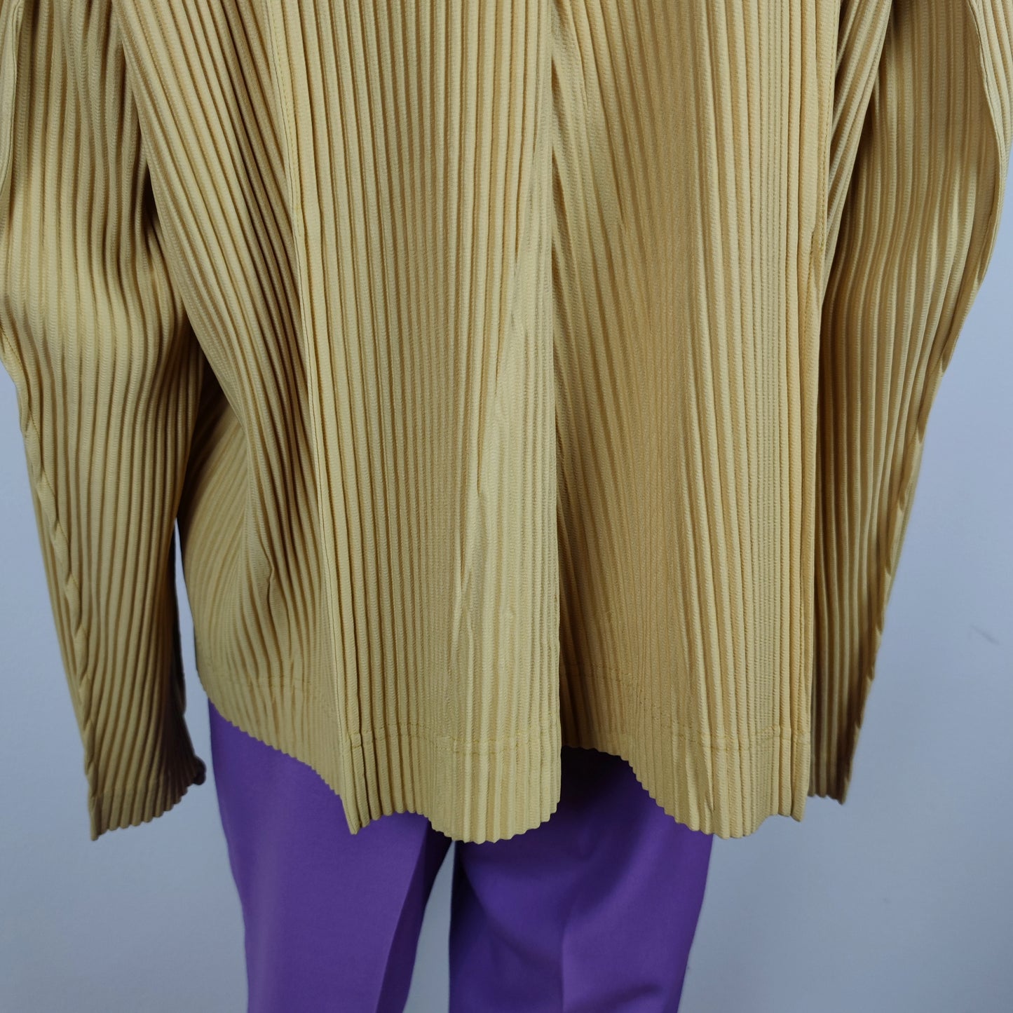 Giacca Homme Plissé Issey Miyake gialla