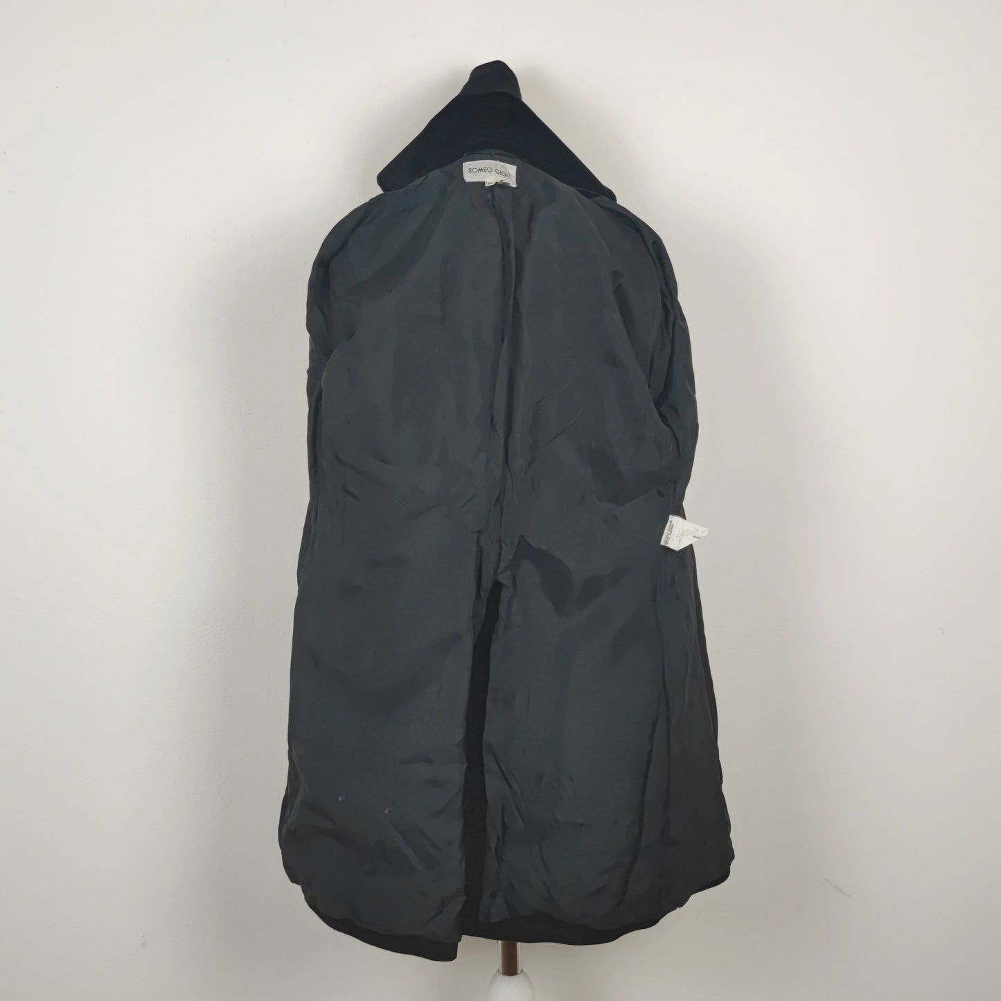 Giacca lunga Romeo Gigli in velluto nero - inverno 1989