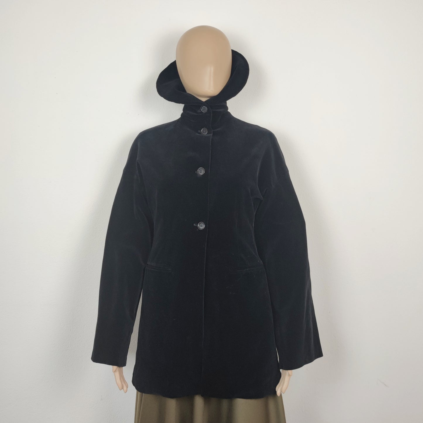 Giacca lunga Romeo Gigli in velluto nero - inverno 1989