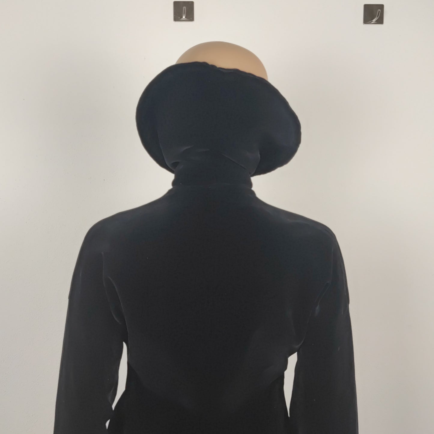 Giacca lunga Romeo Gigli in velluto nero - inverno 1989