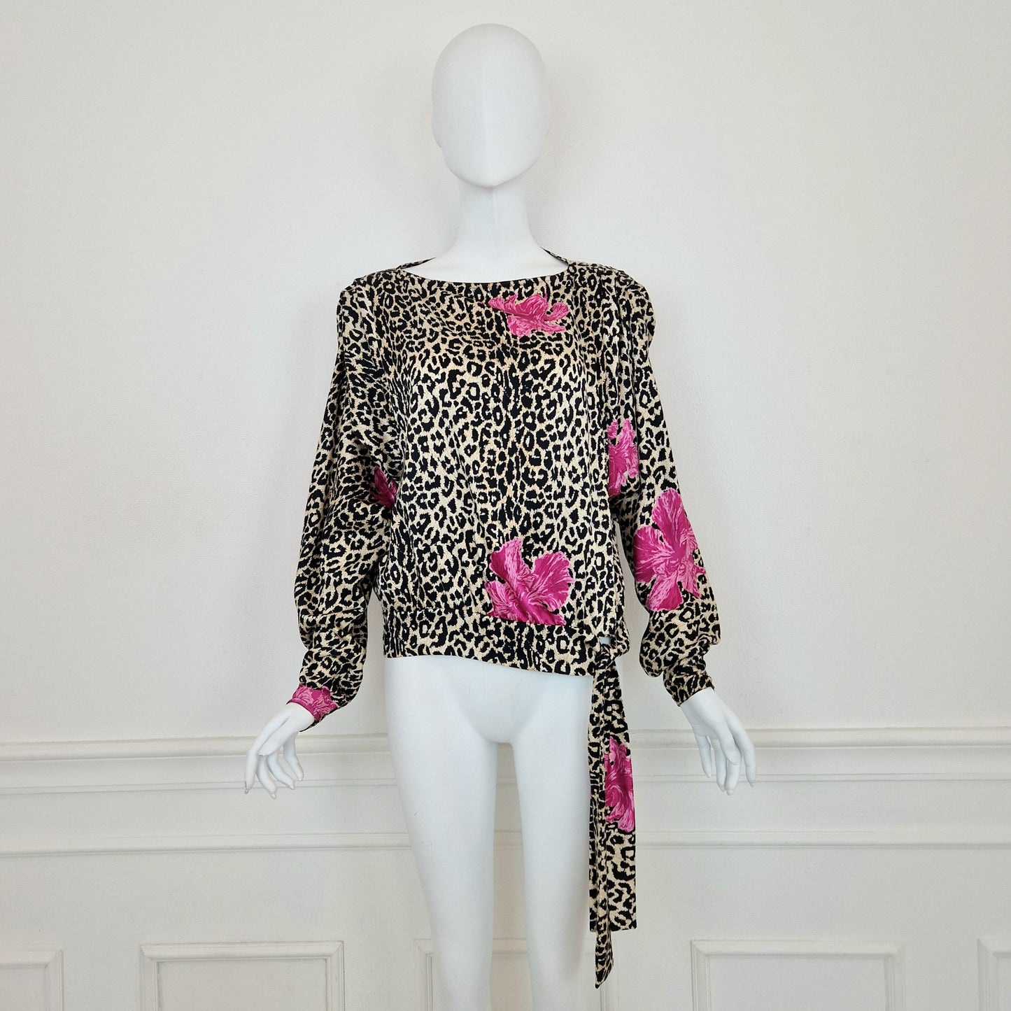 Blusa pura seta animalier con fiori