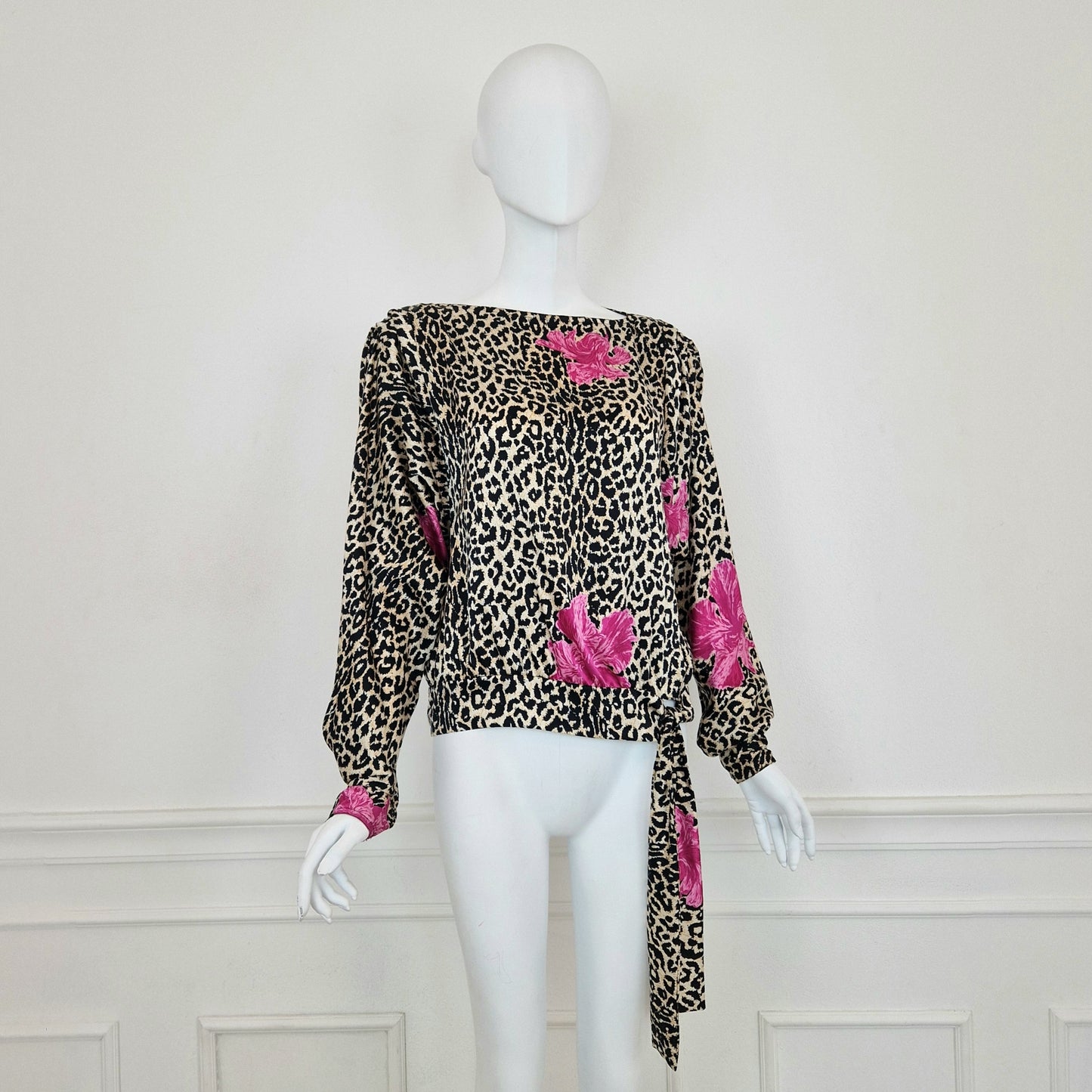 Blusa pura seta animalier con fiori