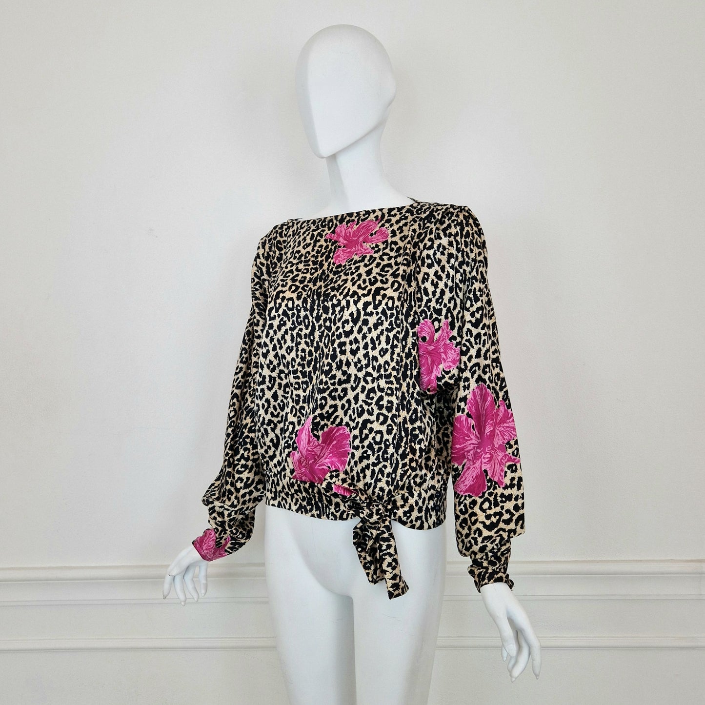 Blusa pura seta animalier con fiori