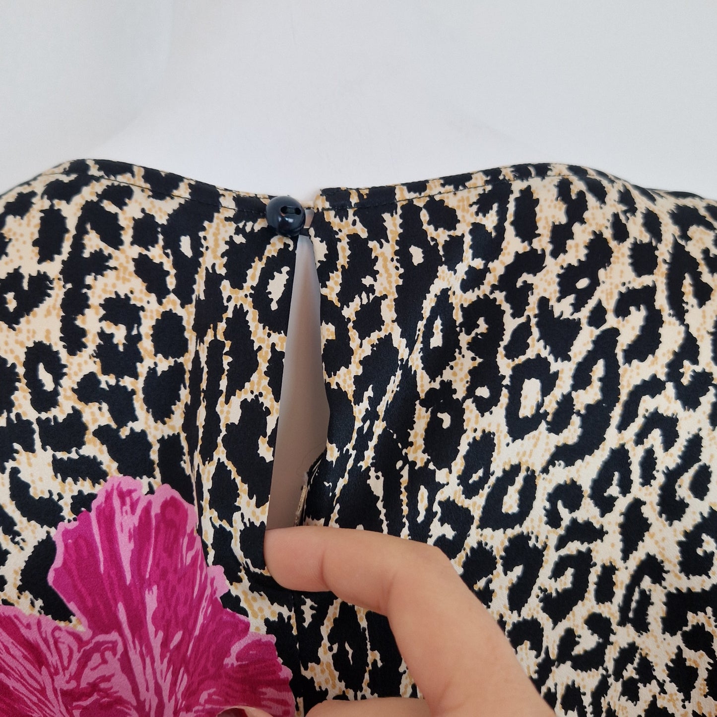 Blusa pura seta animalier con fiori