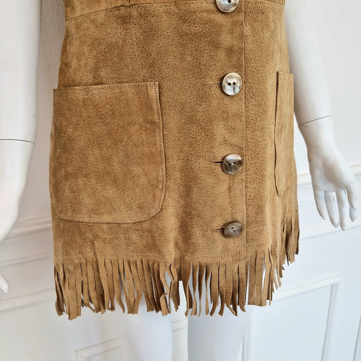 Gilet in camoscio con frange