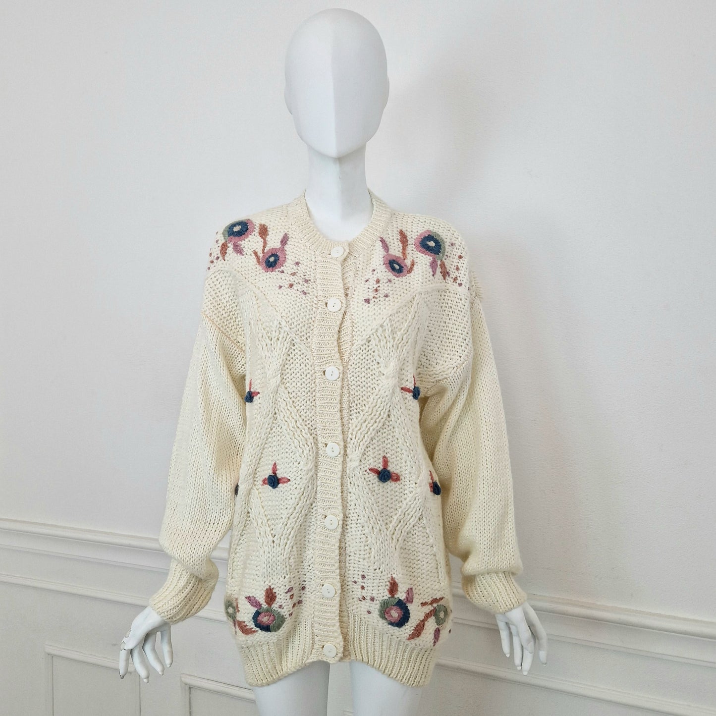 Maglione vintage con fiori pastello