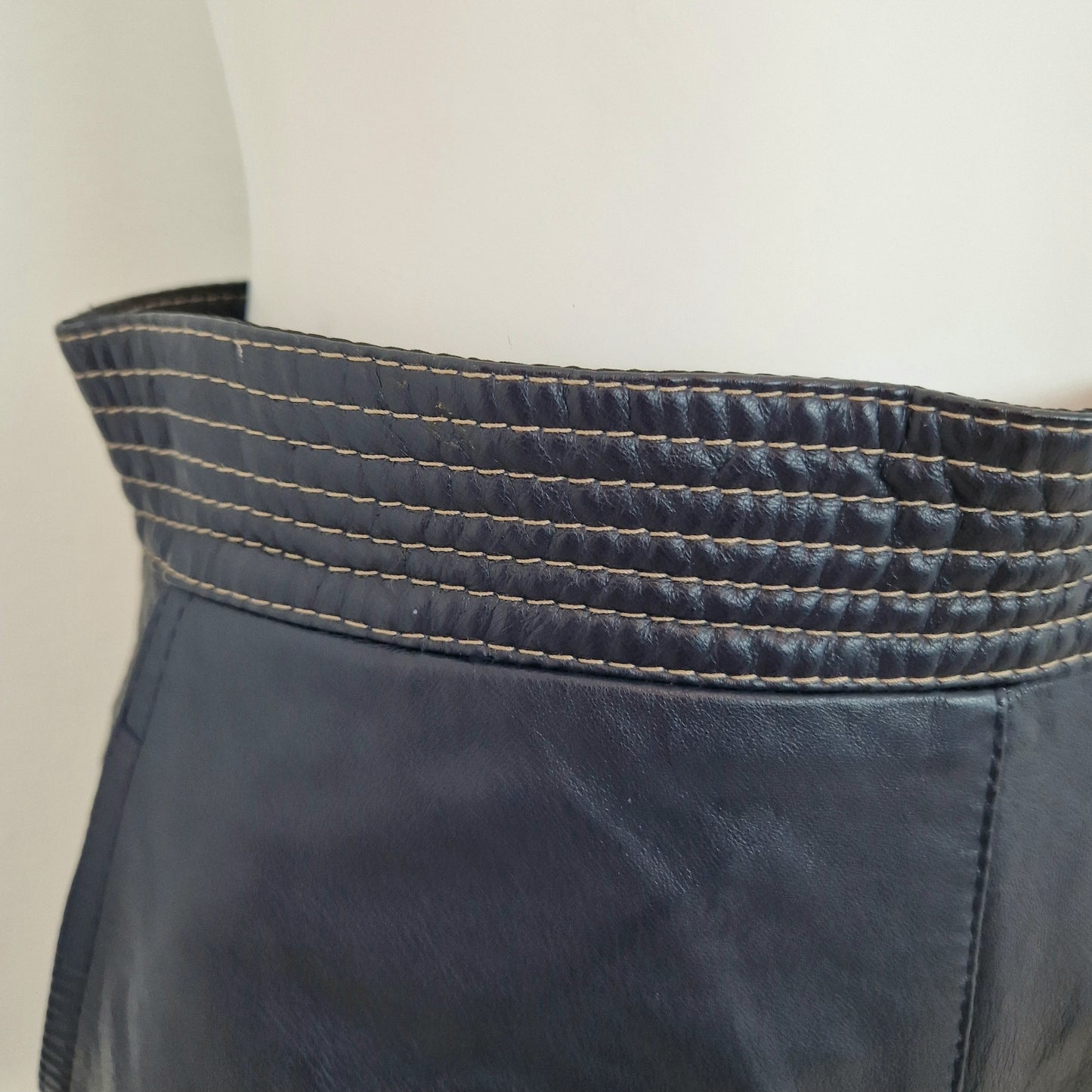 Pantaloni vintage pelle blu