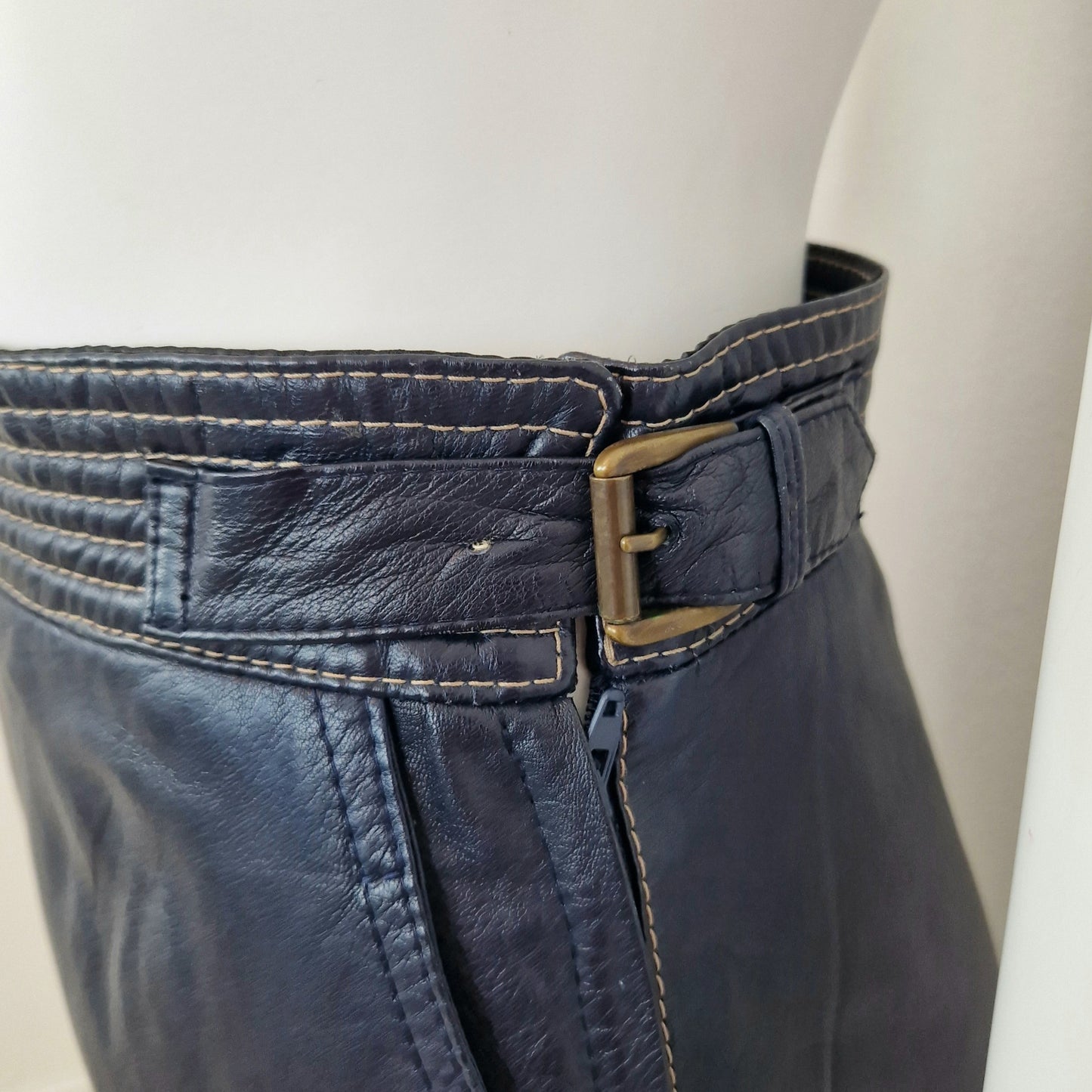 Pantaloni vintage pelle blu