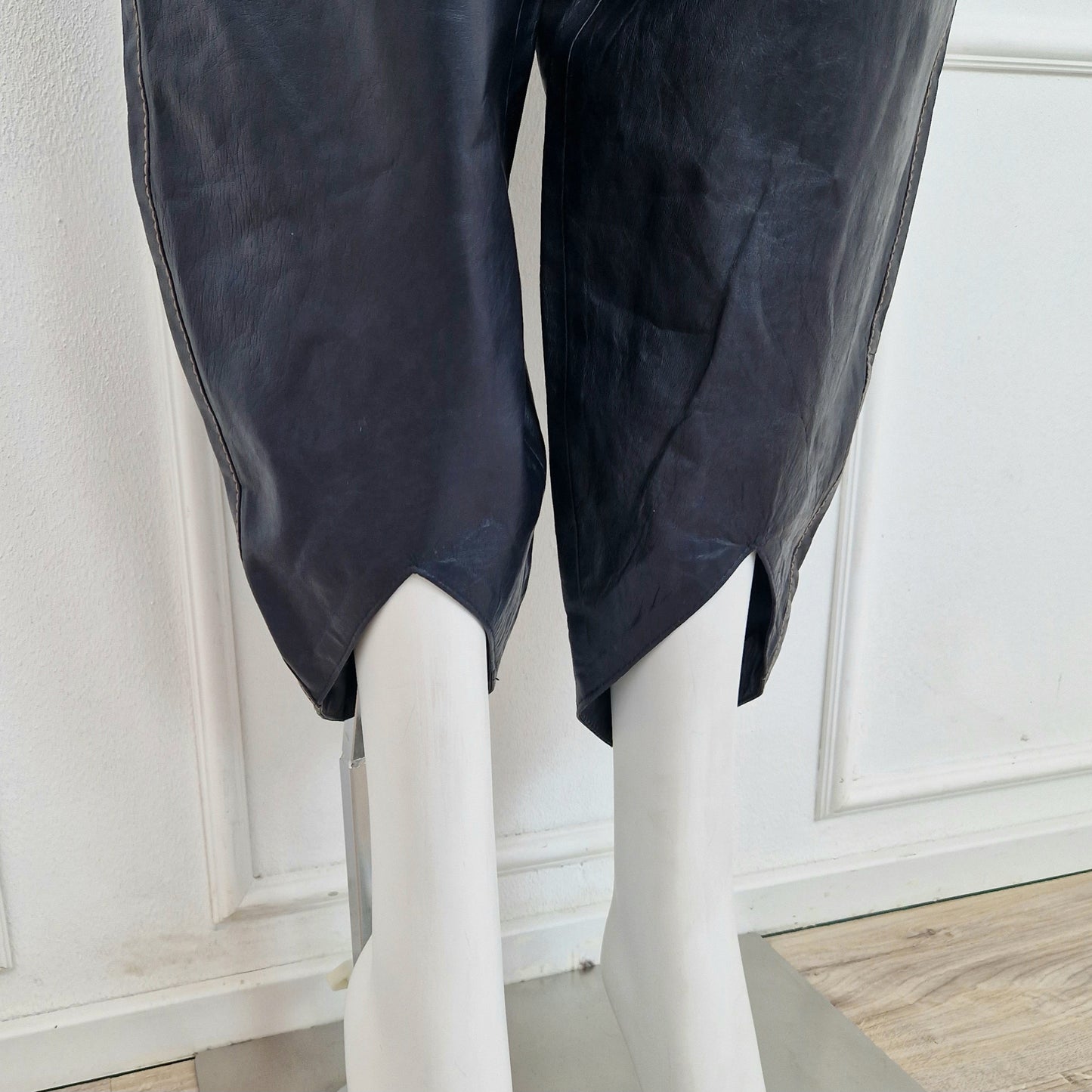 Pantaloni vintage pelle blu