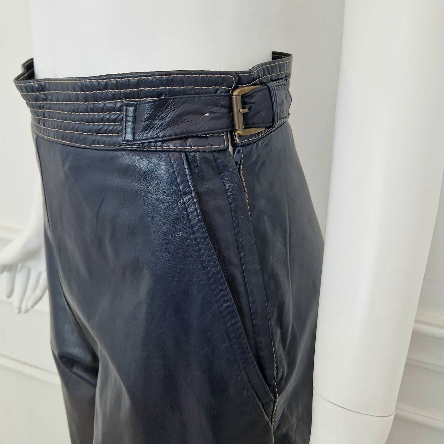 Pantaloni vintage pelle blu