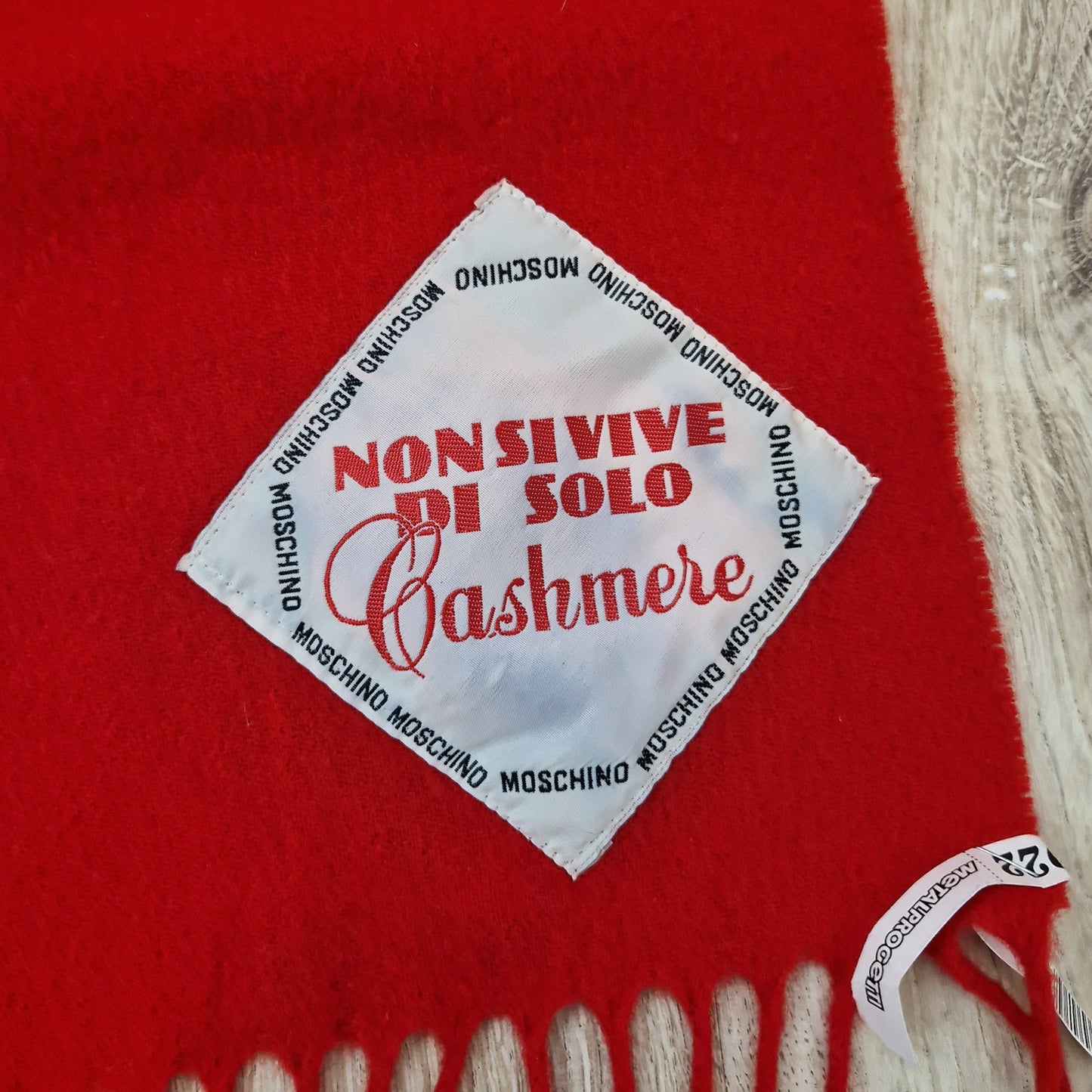 Moschino | Sciarpa "Non si vive di solo cashmere"