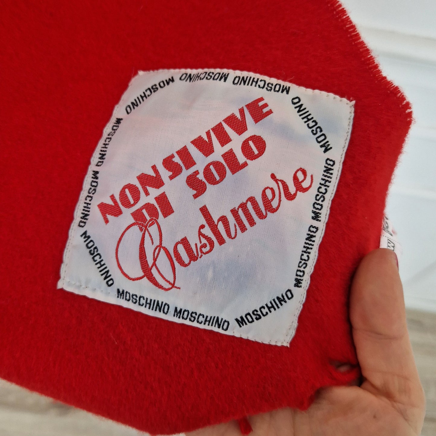 Moschino | Sciarpa "Non si vive di solo cashmere"