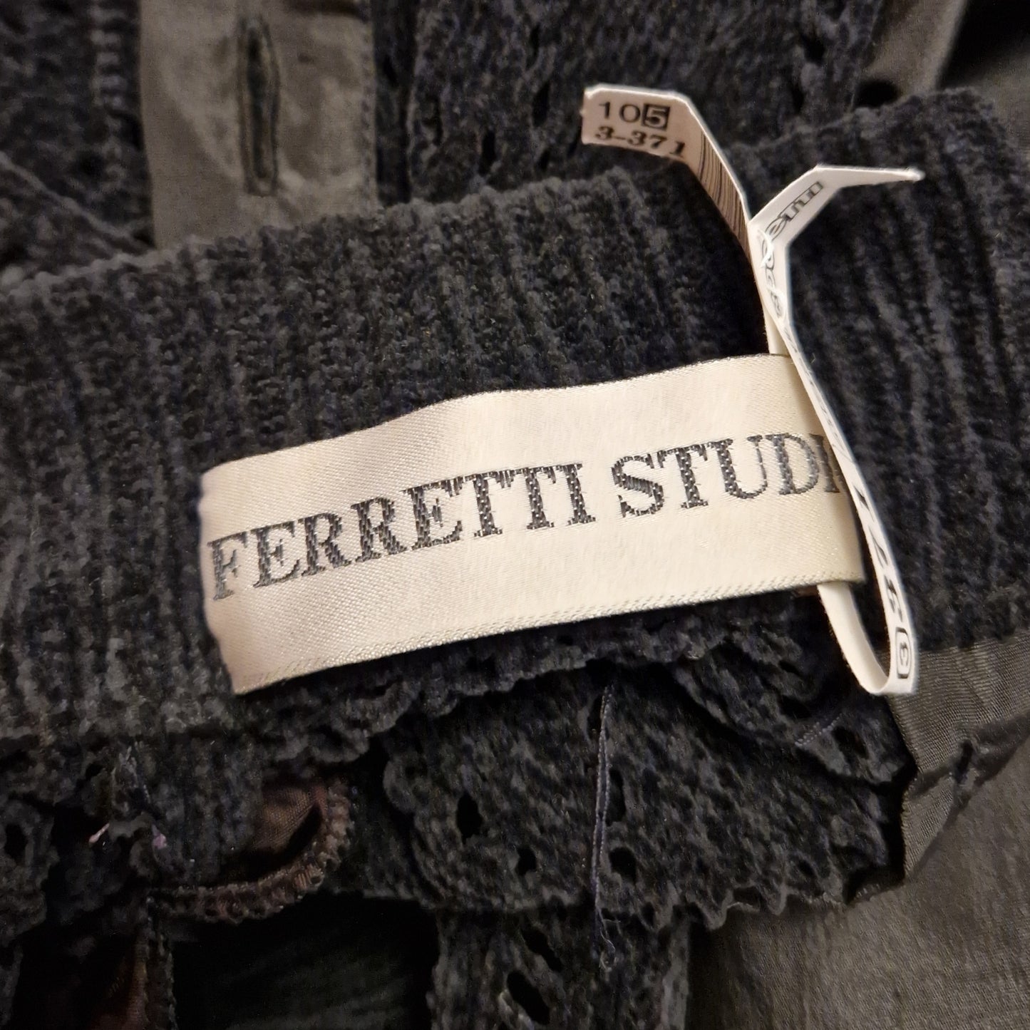 Ferretti Studio | Abito nero busto traforato