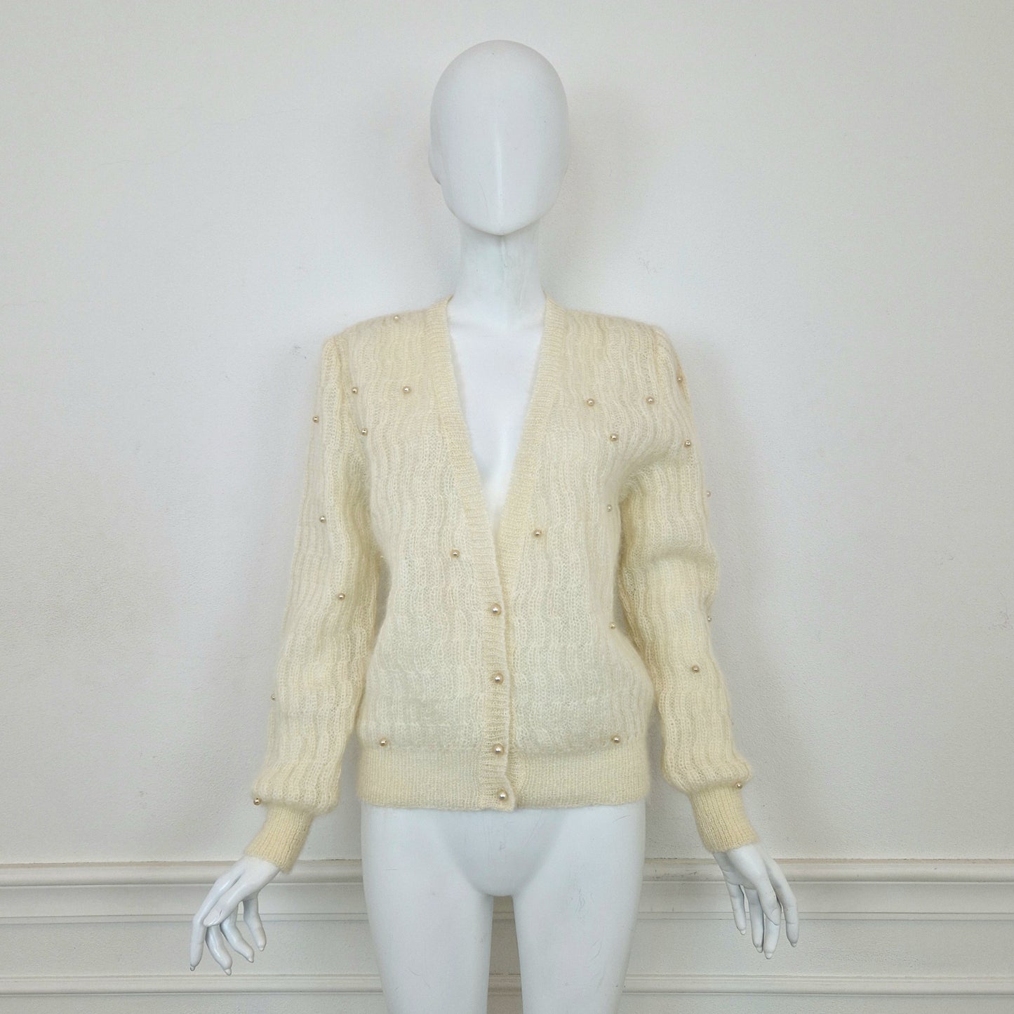 Cardigan vintage bianco latte con perle