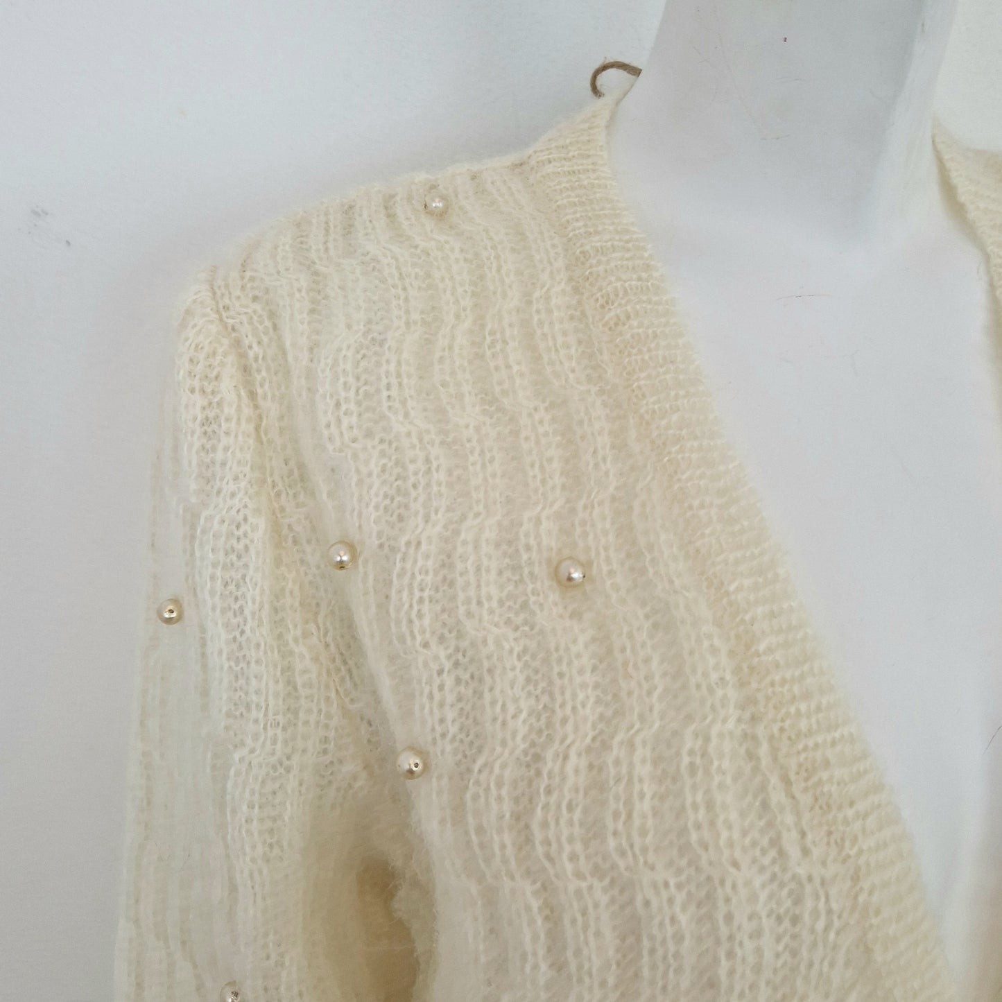 Cardigan vintage bianco latte con perle