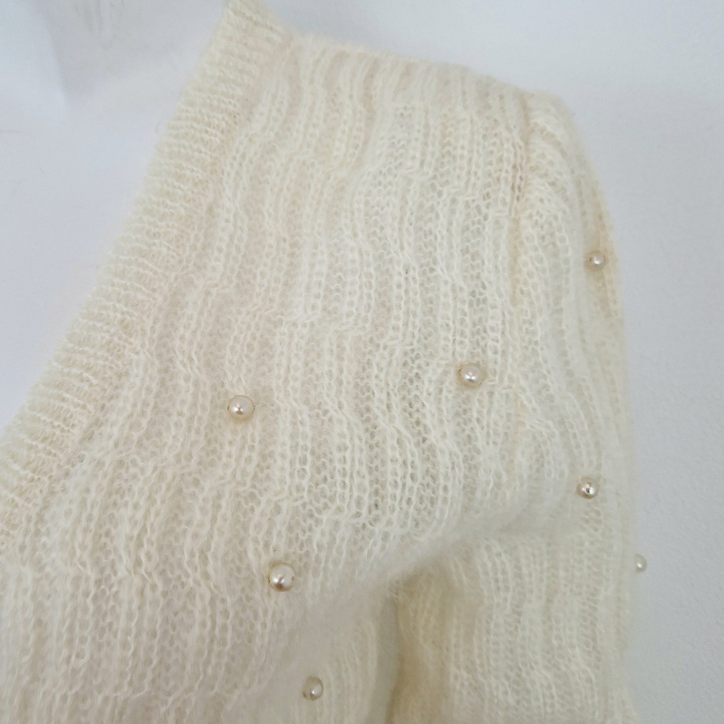 Cardigan vintage bianco latte con perle