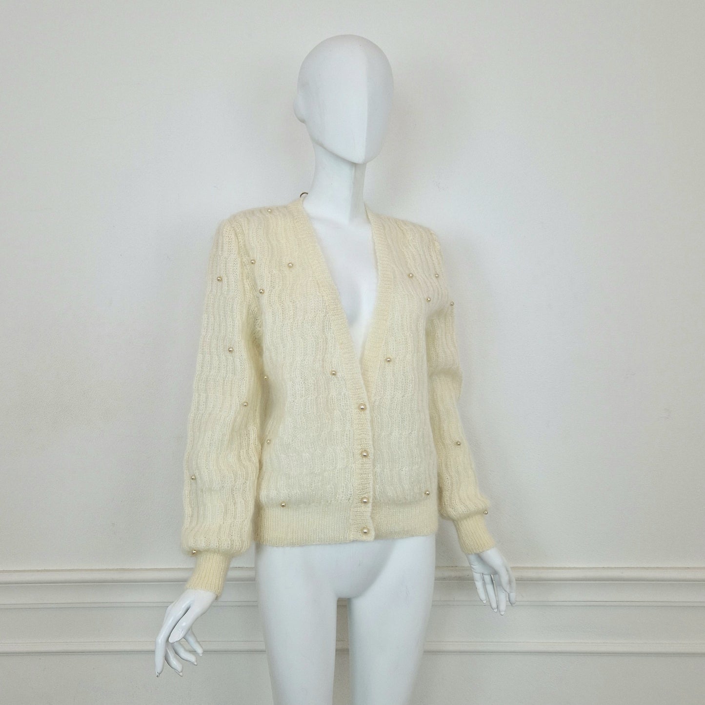 Cardigan vintage bianco latte con perle