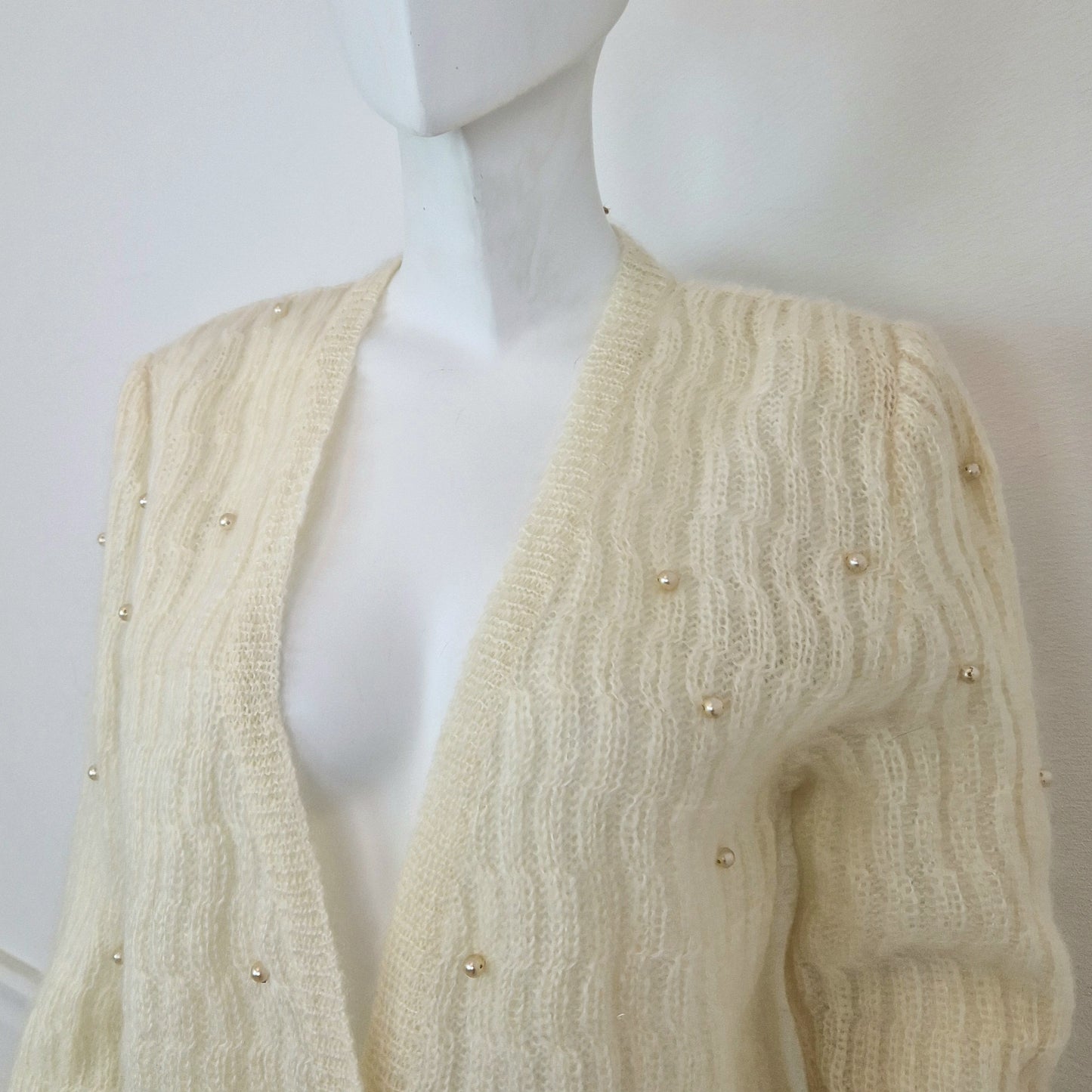 Cardigan vintage bianco latte con perle