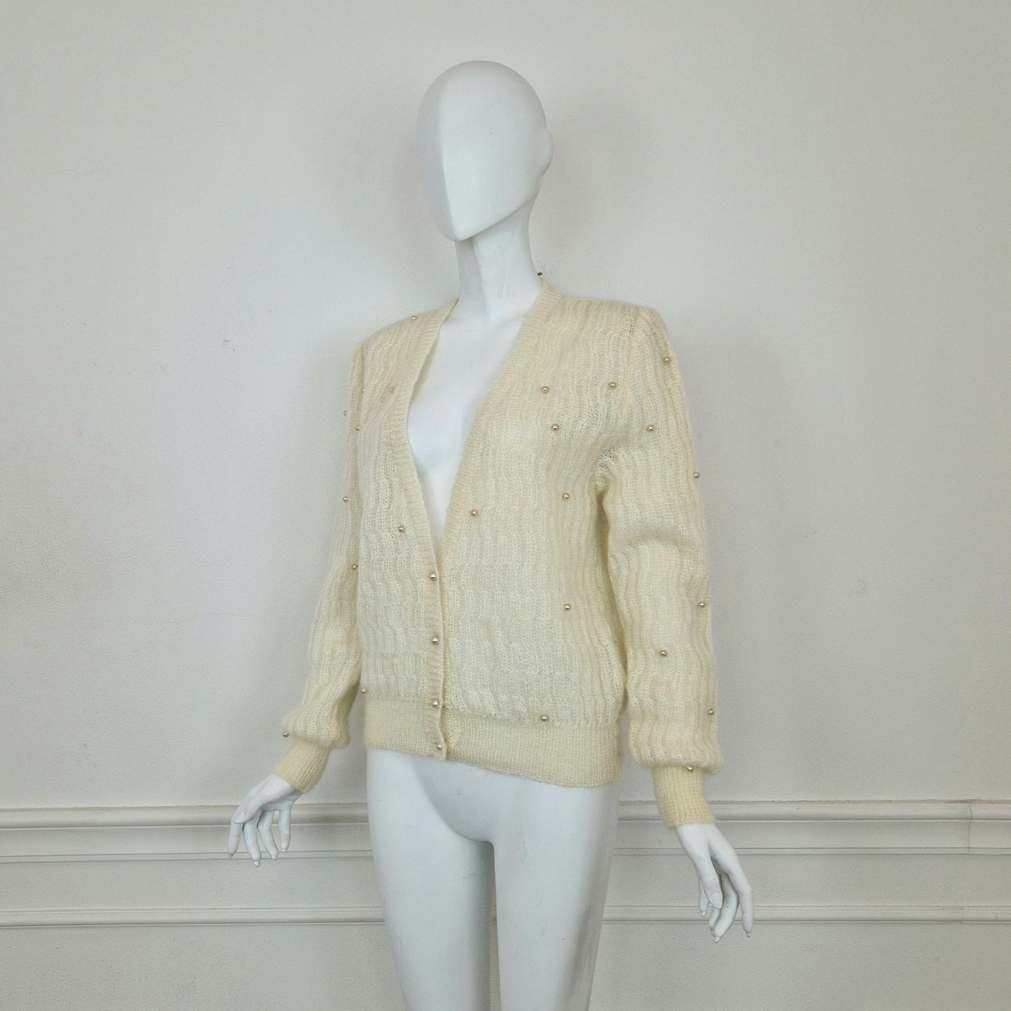 Cardigan vintage bianco latte con perle