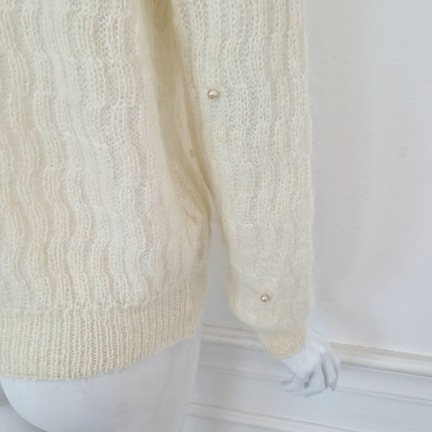 Cardigan vintage bianco latte con perle