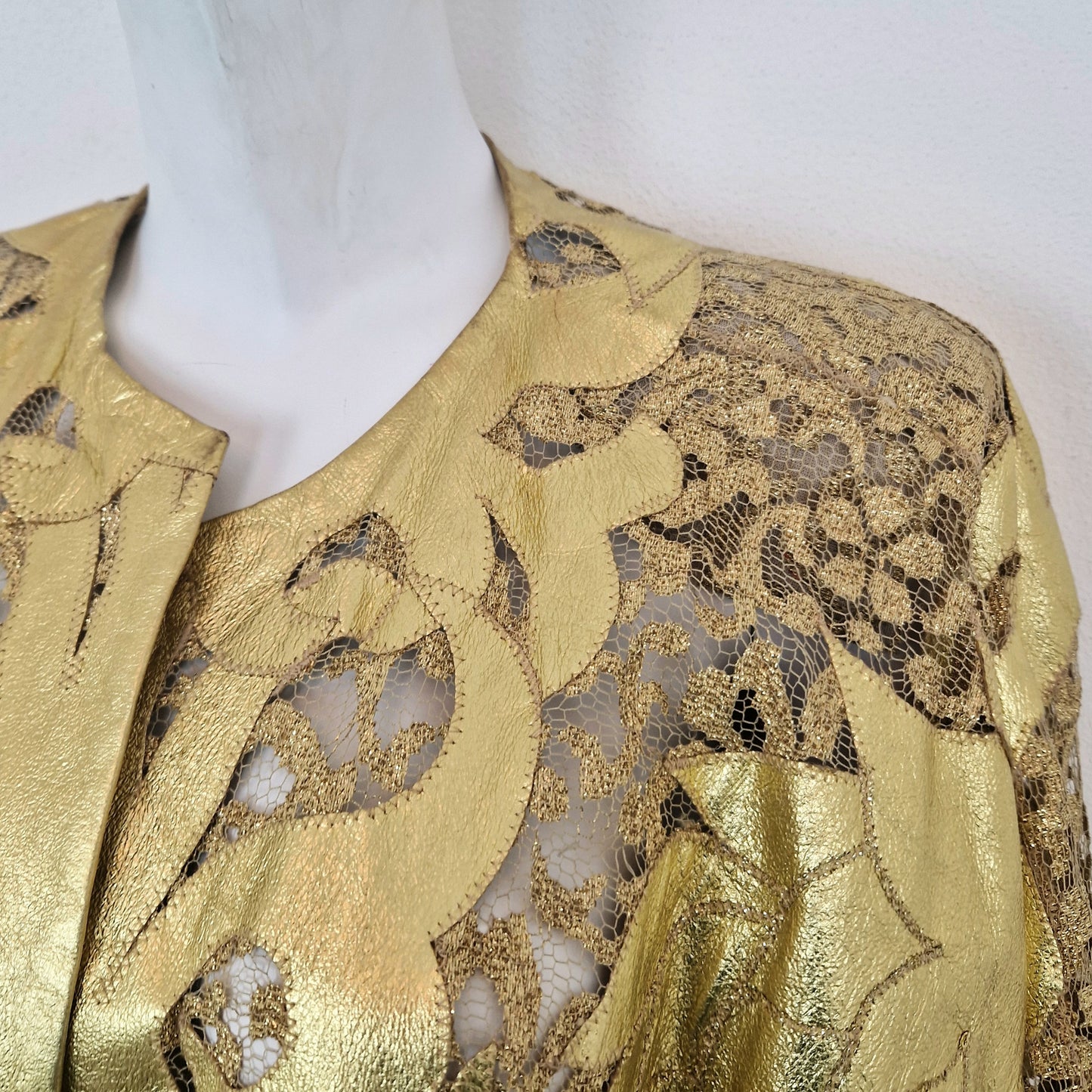 Giacca vintage pelle e pizzo oro