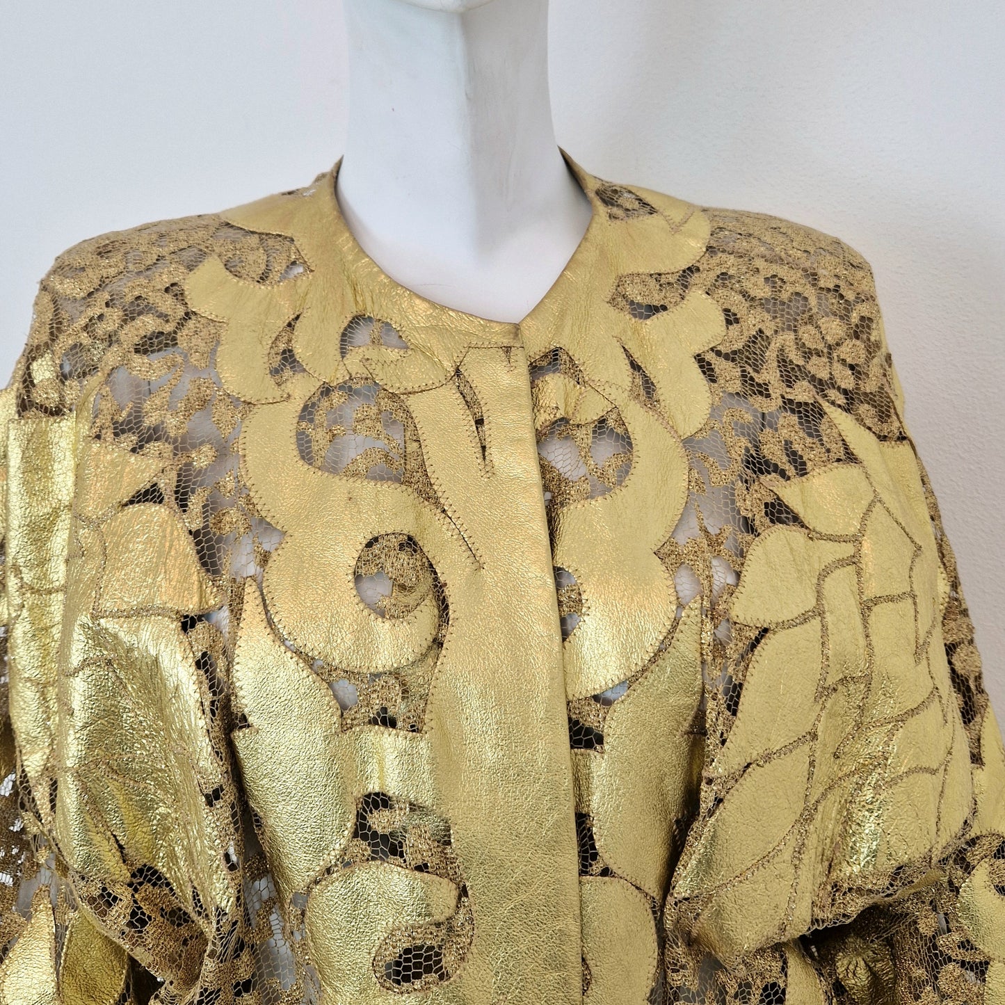 Giacca vintage pelle e pizzo oro