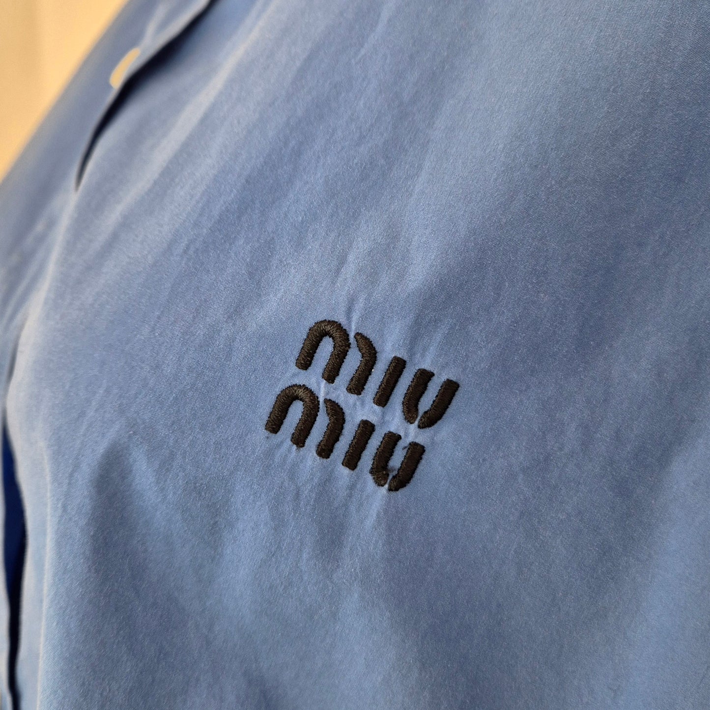 Miu Miu | Camicia azzurra logo ricamato