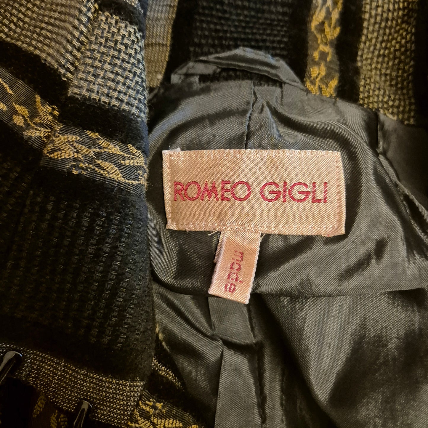 Romeo Gigli | Giacca con bottoni gioiello 1995