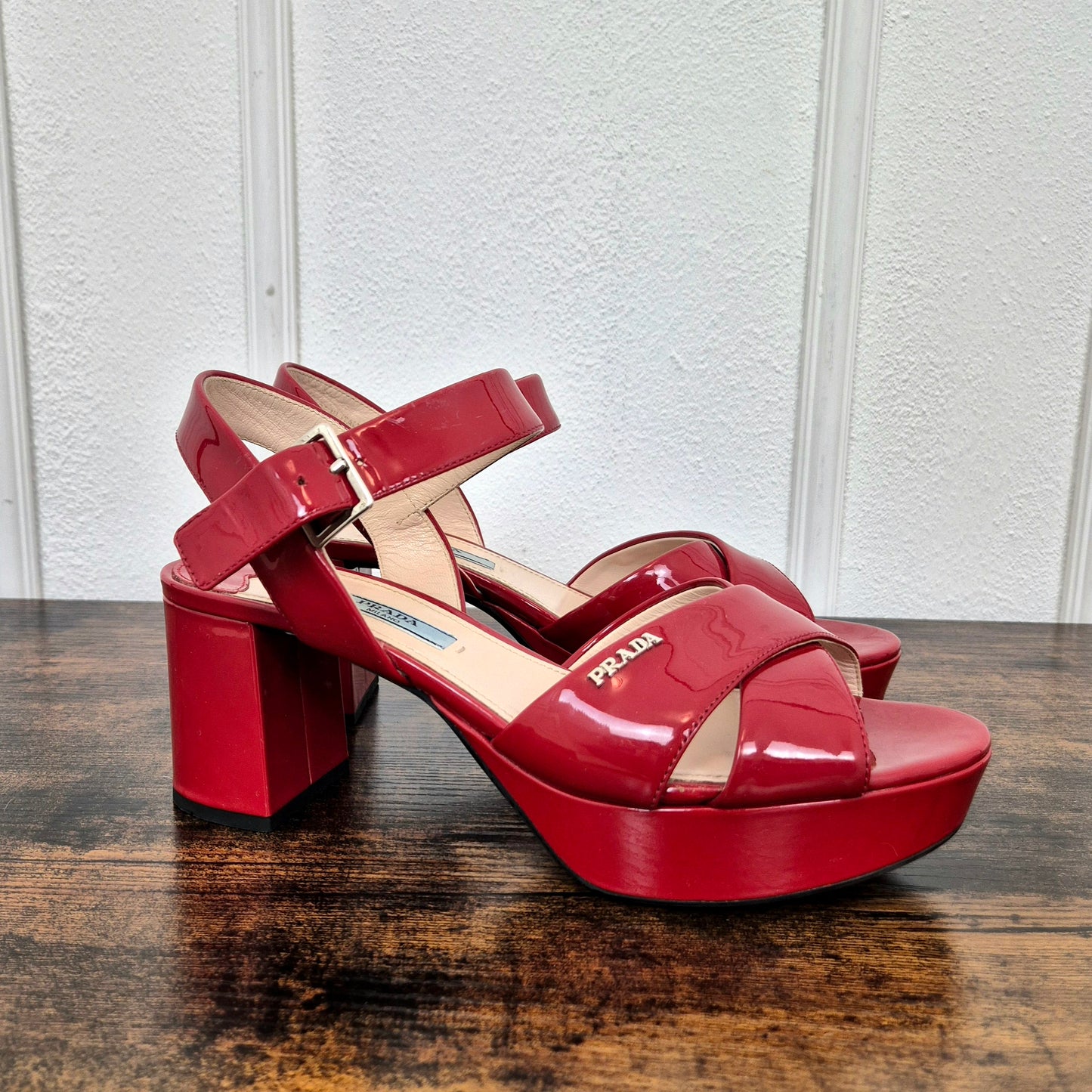 Prada | Sandali in vernice rossa nr.36