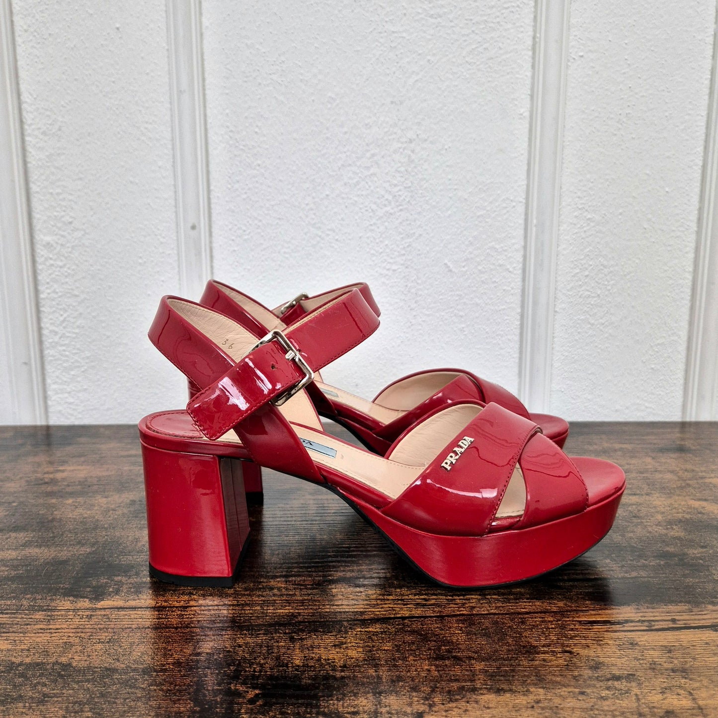 Prada | Sandali in vernice rossa nr.36