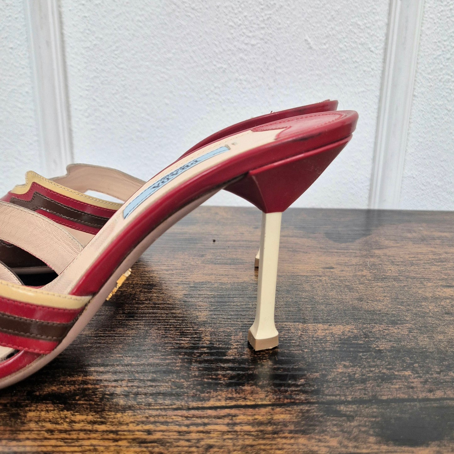 Prada | Sandali con tacco vernice rossa