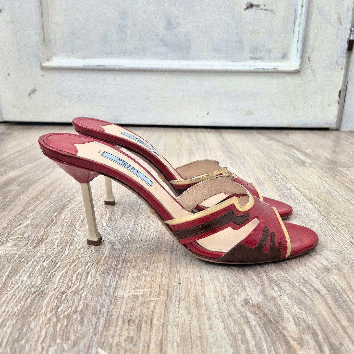 Prada | Sandali con tacco vernice rossa