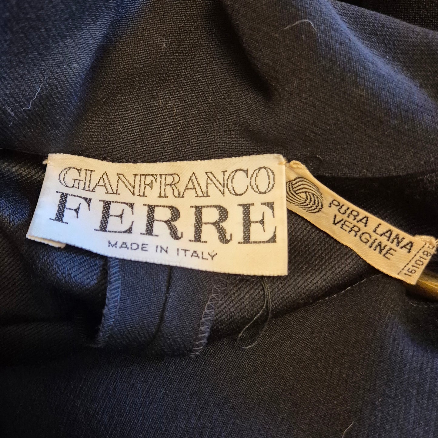 Gianfranco Ferré | Abito nero con piume