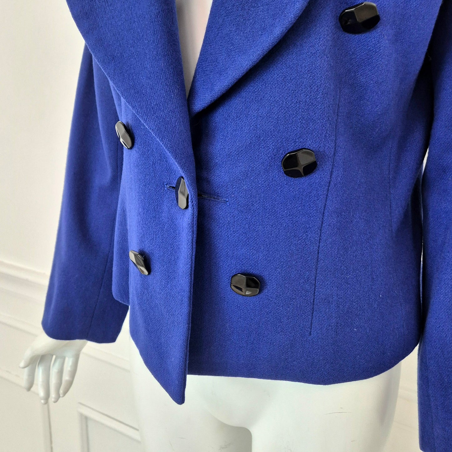 Yves Saint Laurent | Giacca blu con collo e bottoni a contrasto