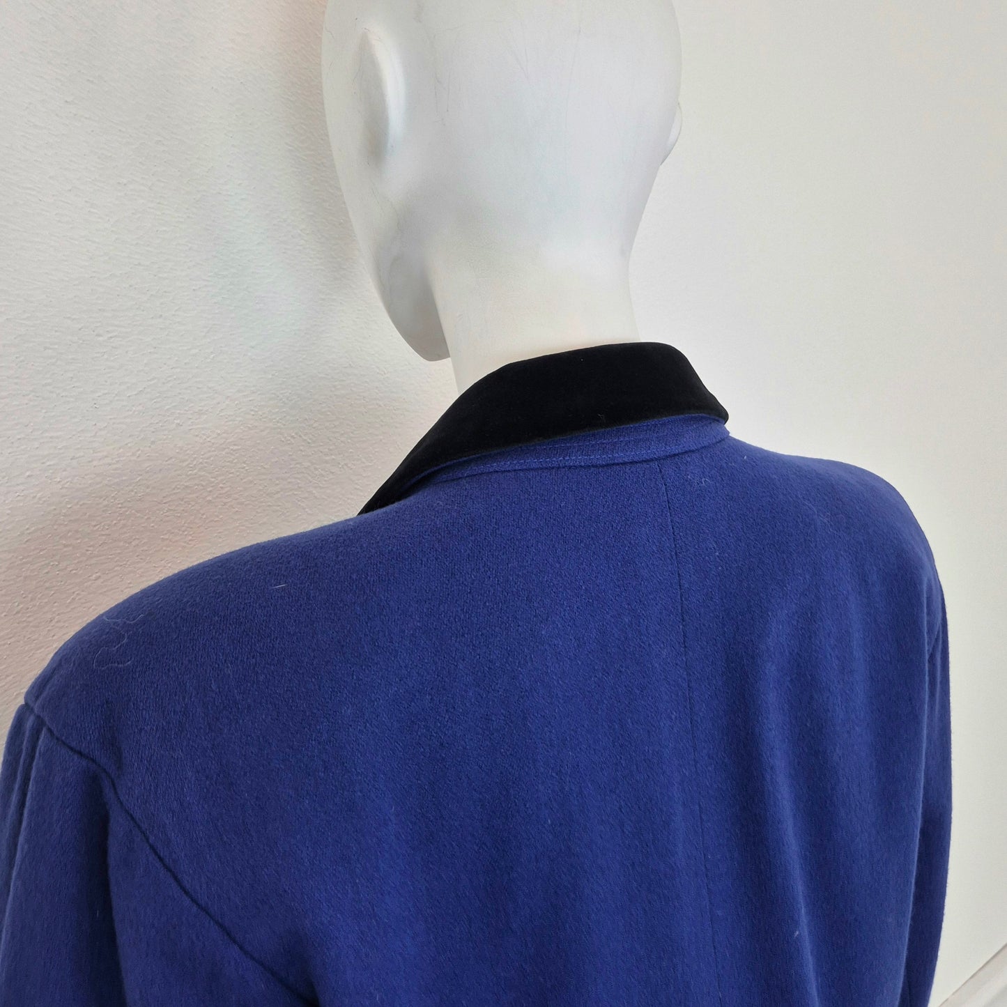 Yves Saint Laurent | Giacca blu con collo e bottoni a contrasto