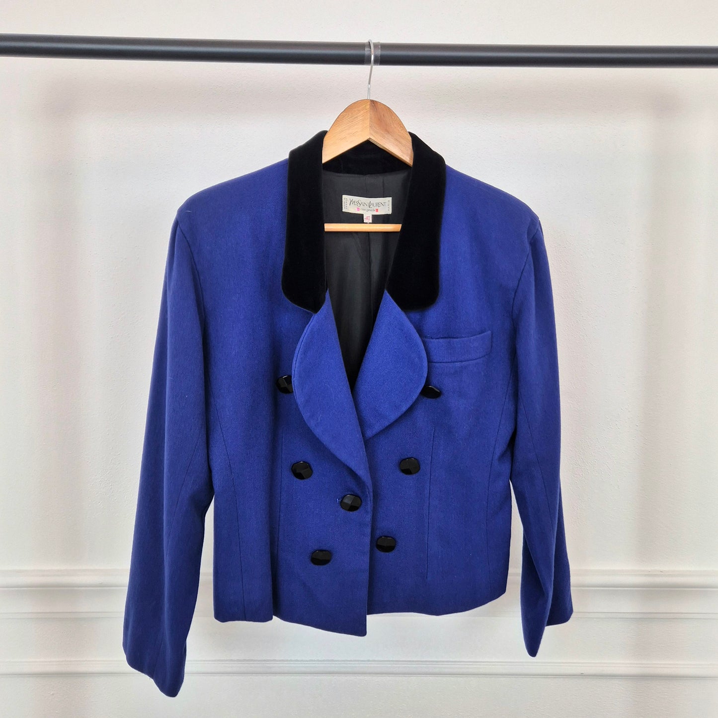 Yves Saint Laurent | Giacca blu con collo e bottoni a contrasto