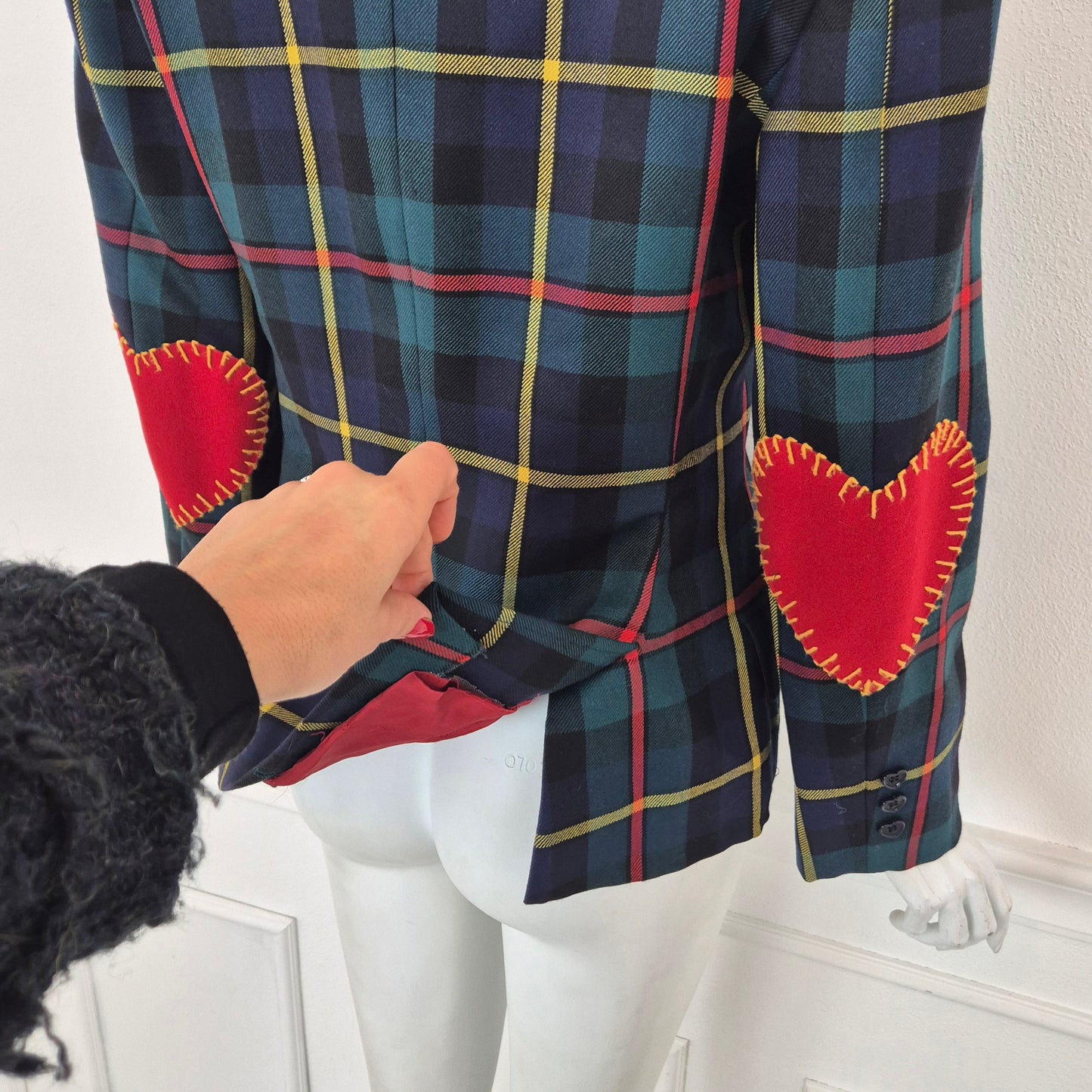 Moschino | Blazer tartan con toppe cuore