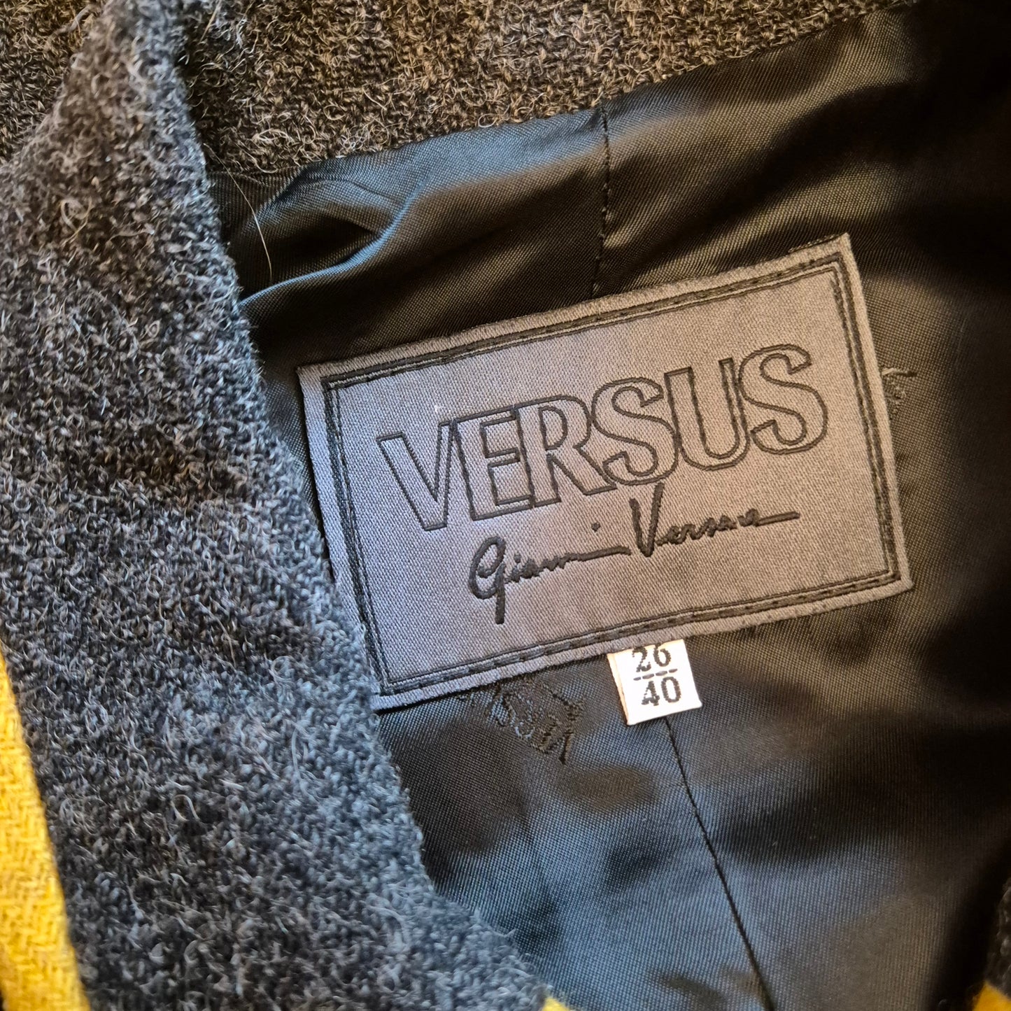 Versus Gianni Versace | Giacca grigia con bottoni medusa e profili gialli