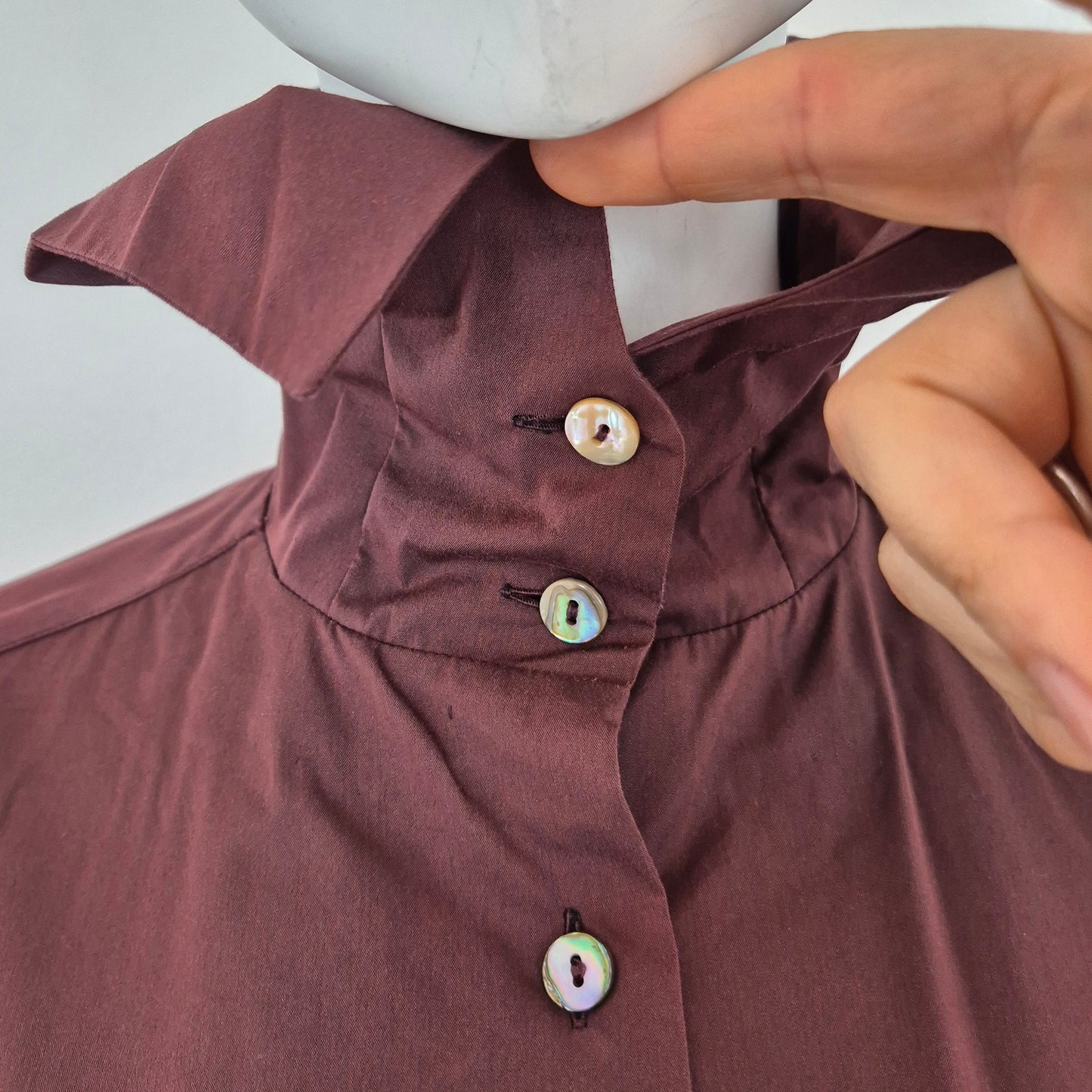 Romeo Gigli | Camicia melanzana con colletto a pieghe 1989