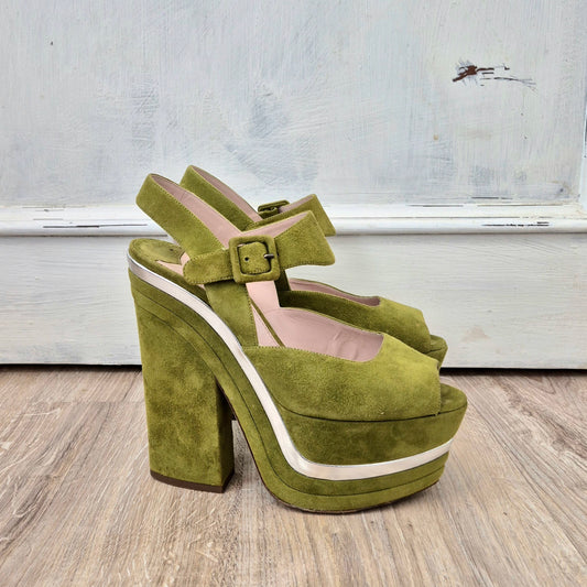 Miu Miu | Sandali con zeppa suede verde pistacchio