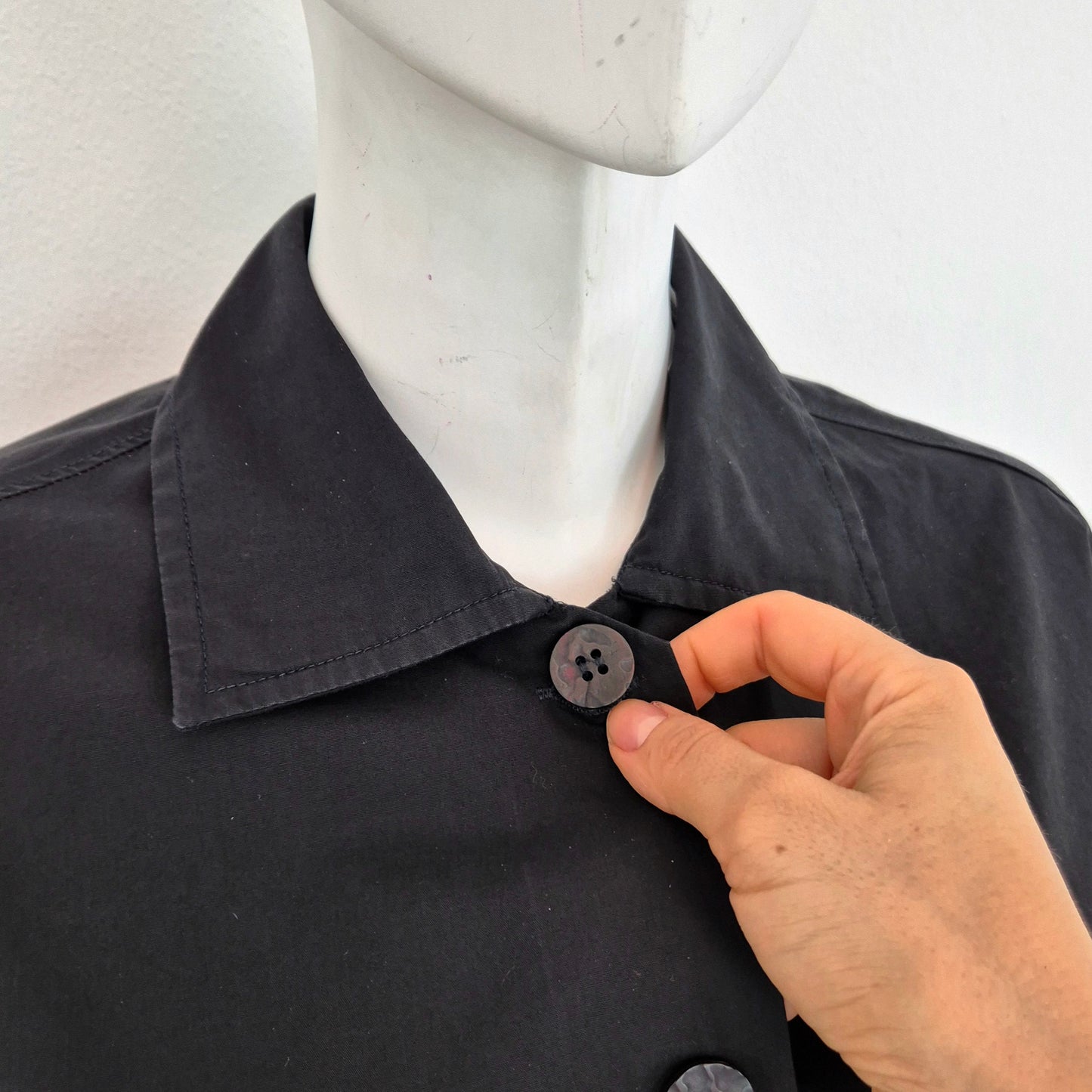 Romeo Gigli | Camicetta in cotone nero con apertura sul retro